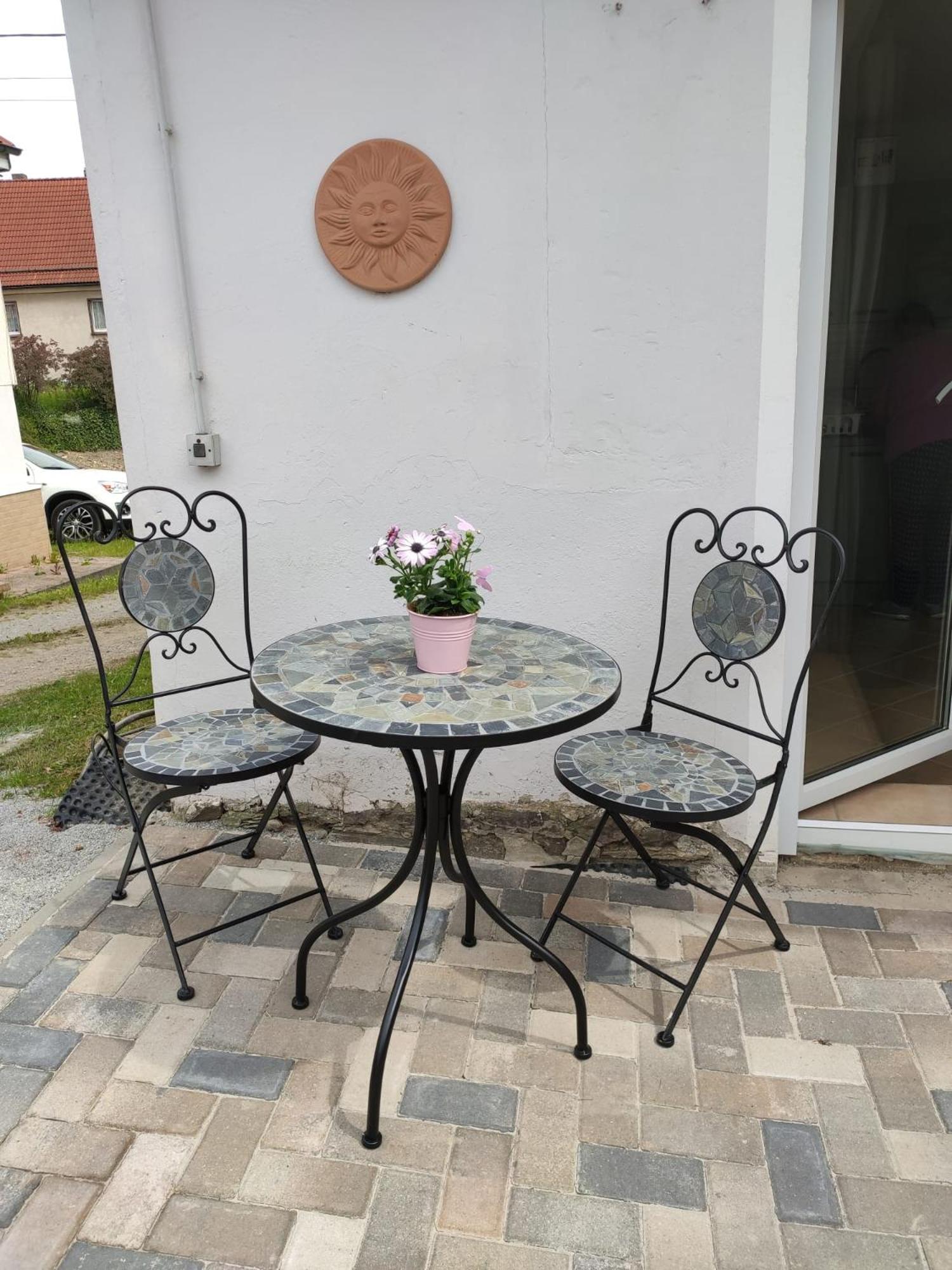 Ferienhaus Blaue Blume mit 11 kW Ladestation, Kamin, Terrasse, eingezäuntem Garten, Sauna, WLAN, Netflix, 2 Hunde willkommen!