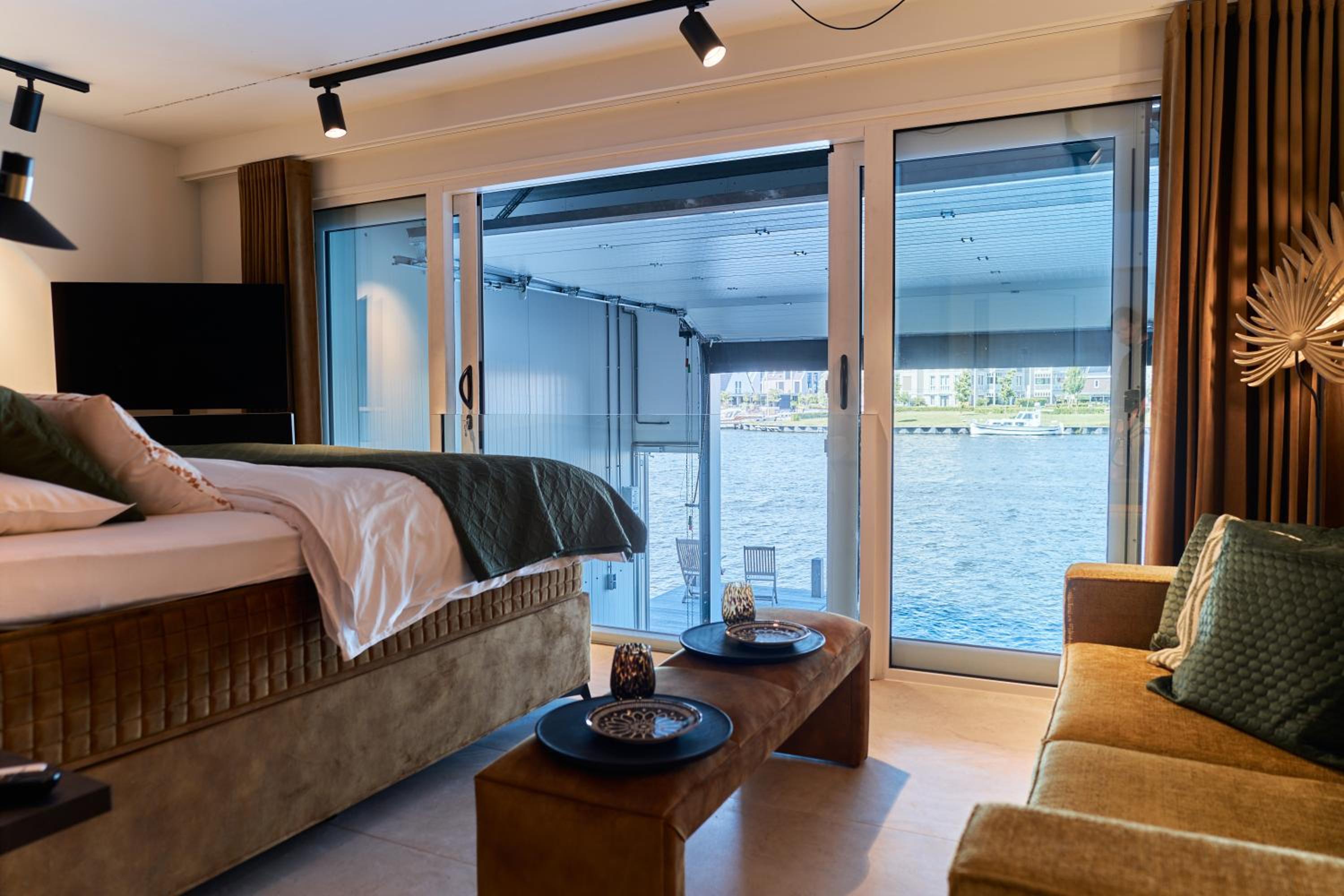 Nomad Water Studio view 5