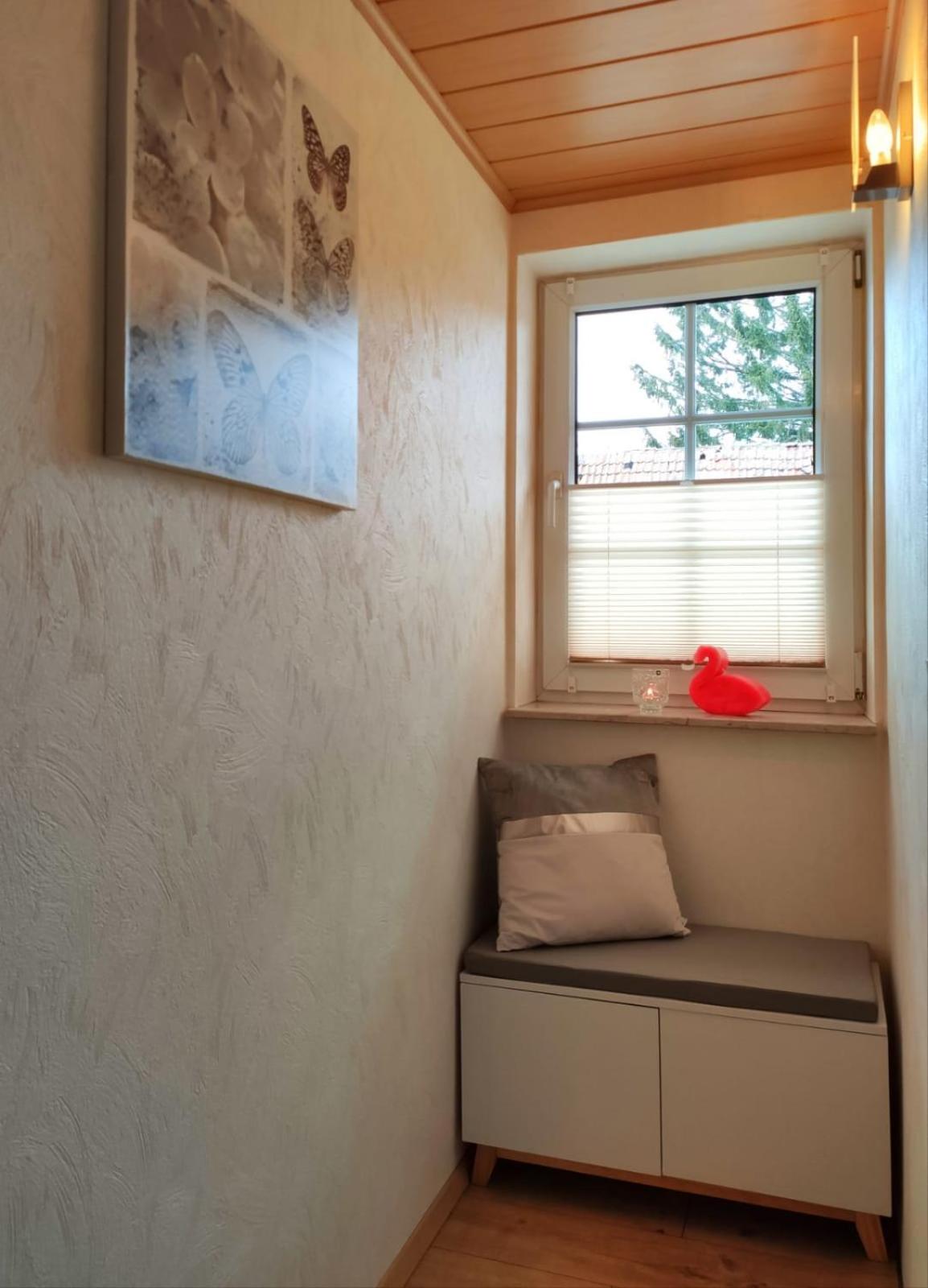 Ferienhaus Blaue Blume mit 11 kW Ladestation, Kamin, Terrasse, eingezäuntem Garten, Sauna, WLAN, Netflix, 2 Hunde willkommen!