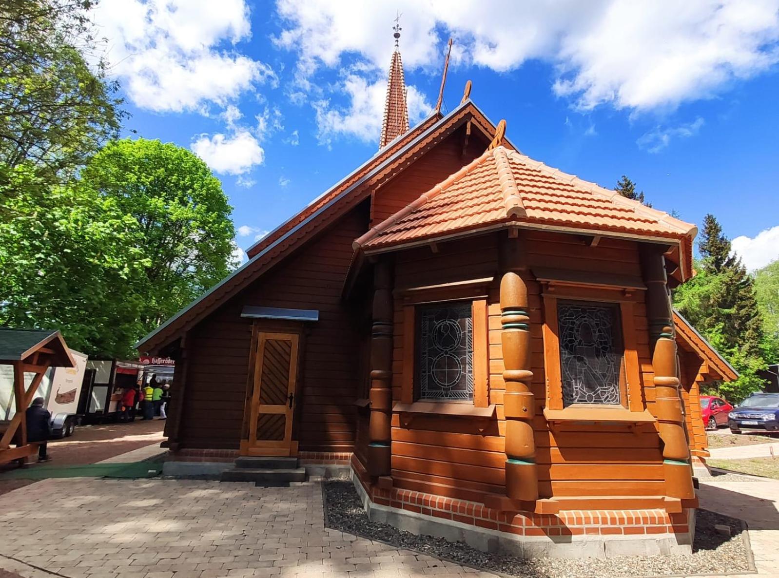 Ferienhaus Blaue Blume mit 11 kW Ladestation, Kamin, Terrasse, eingezäuntem Garten, Sauna, WLAN, Netflix, 2 Hunde willkommen!