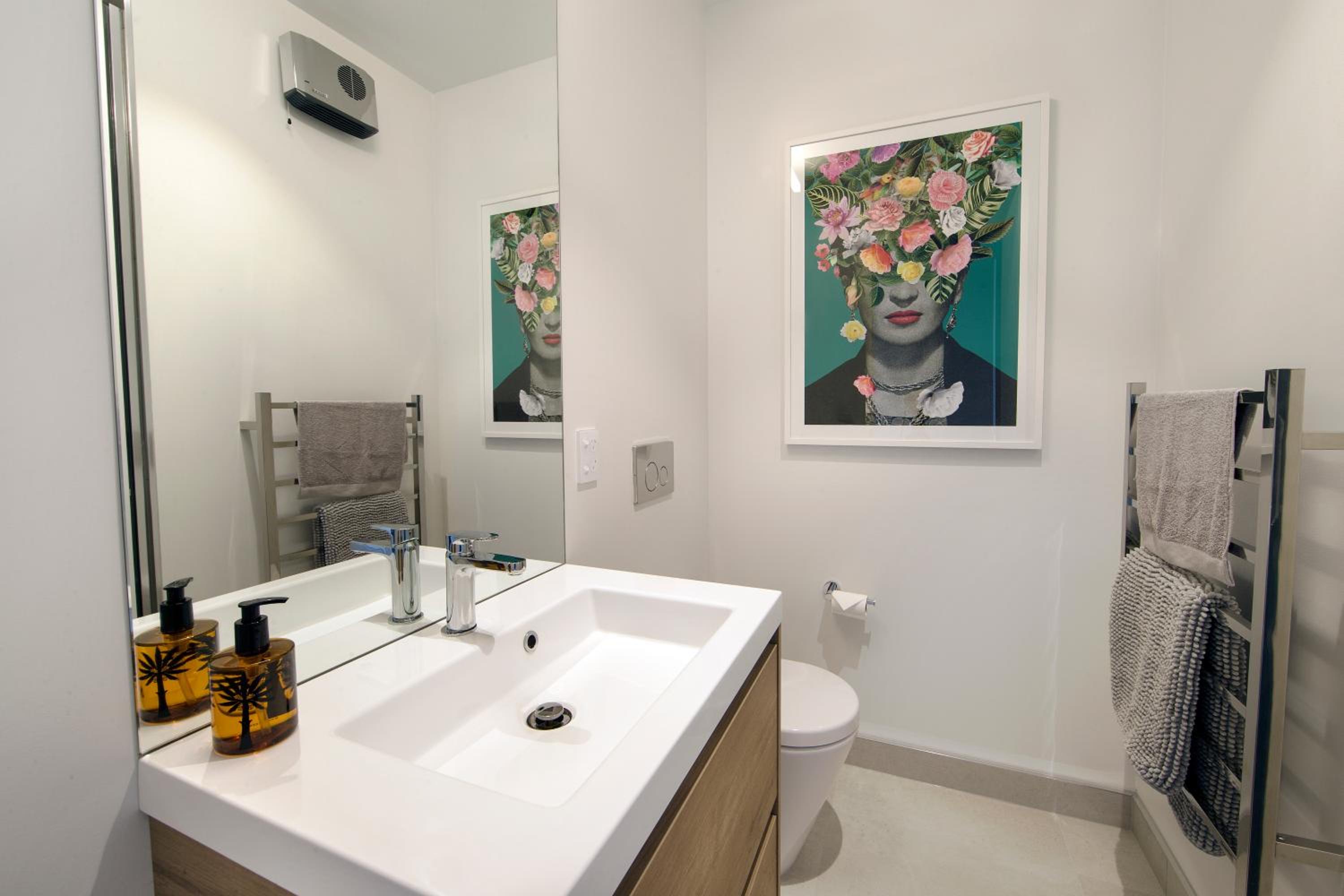 Funk in the City - Luxury Laneway Apartment with 2 Bedrooms, 2 Bathrooms and Single Garage view 5