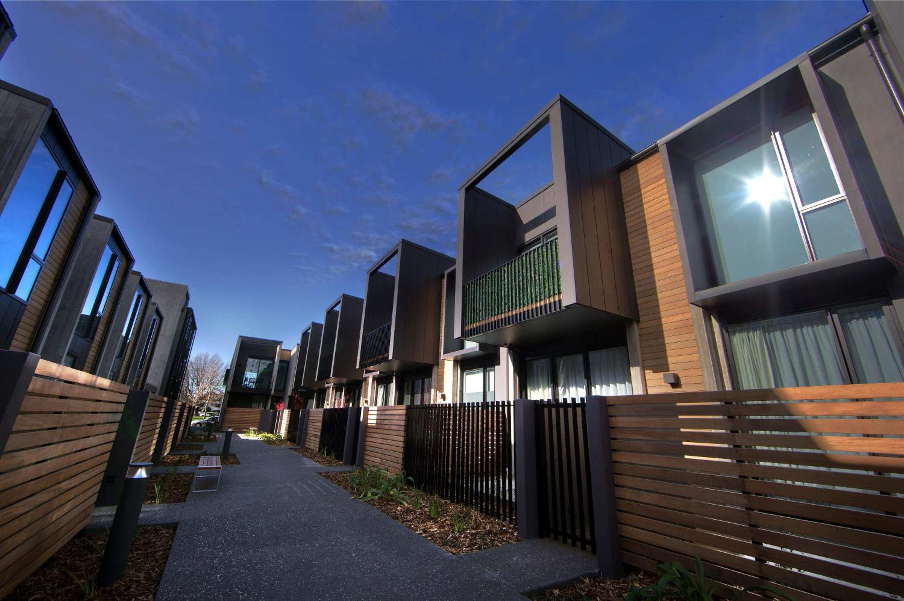 Funk in the City - Luxury Laneway Apartment with 2 Bedrooms, 2 Bathrooms and Single Garage view 3