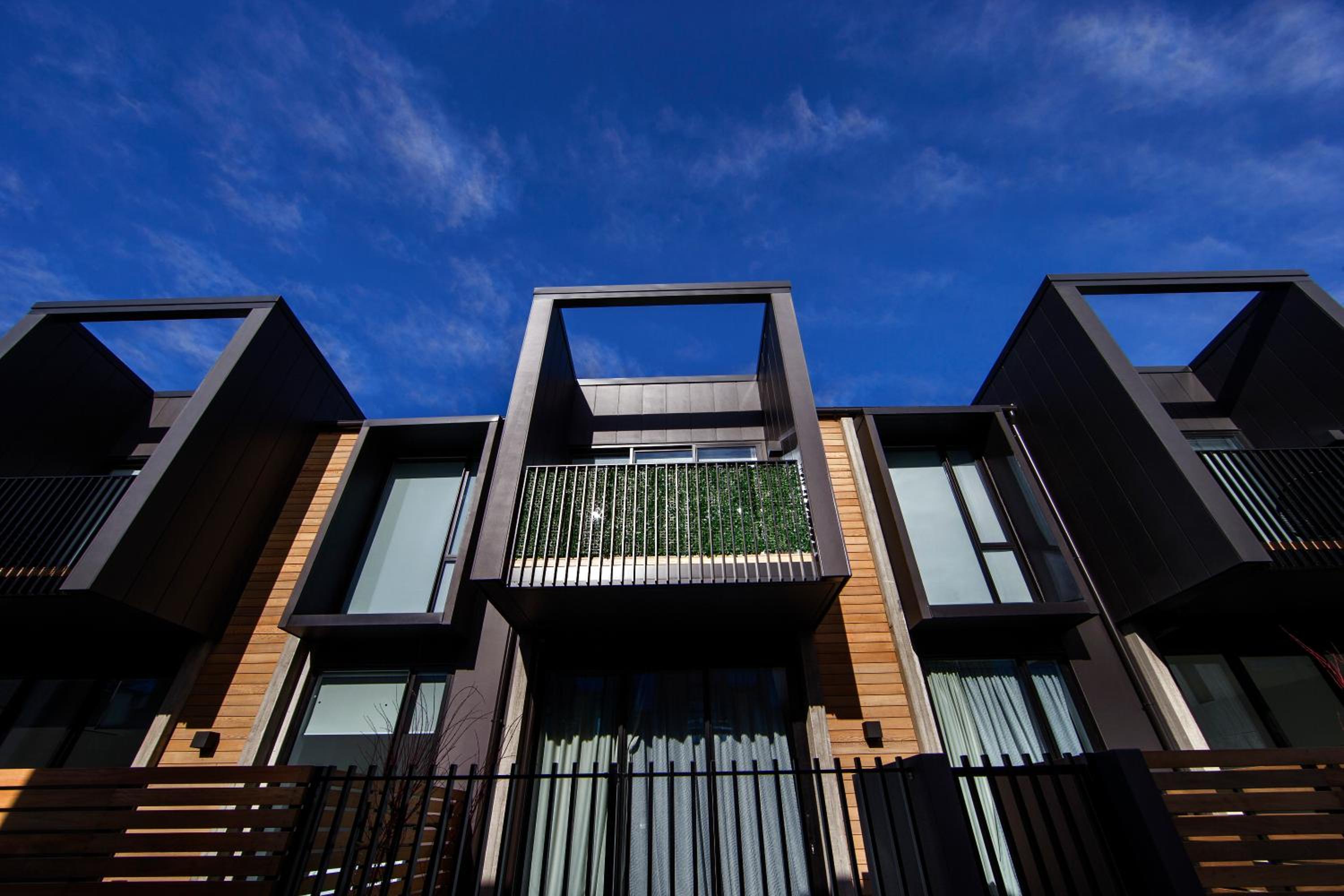 Funk in the City - Luxury Laneway Apartment with 2 Bedrooms, 2 Bathrooms and Single Garage view 2