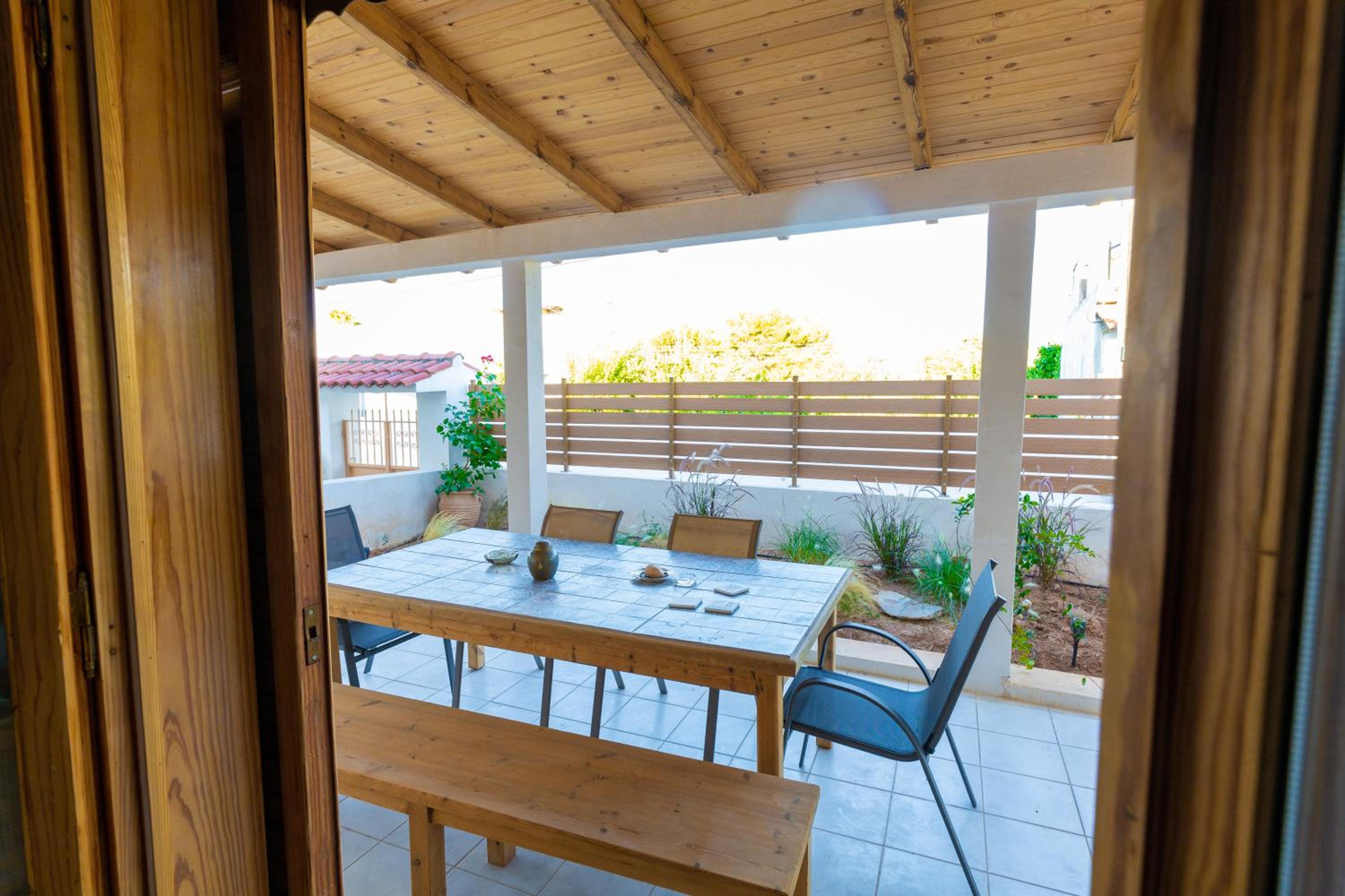 Peach Pine House - Escape Near City, Beach and Athens Airport view 2
