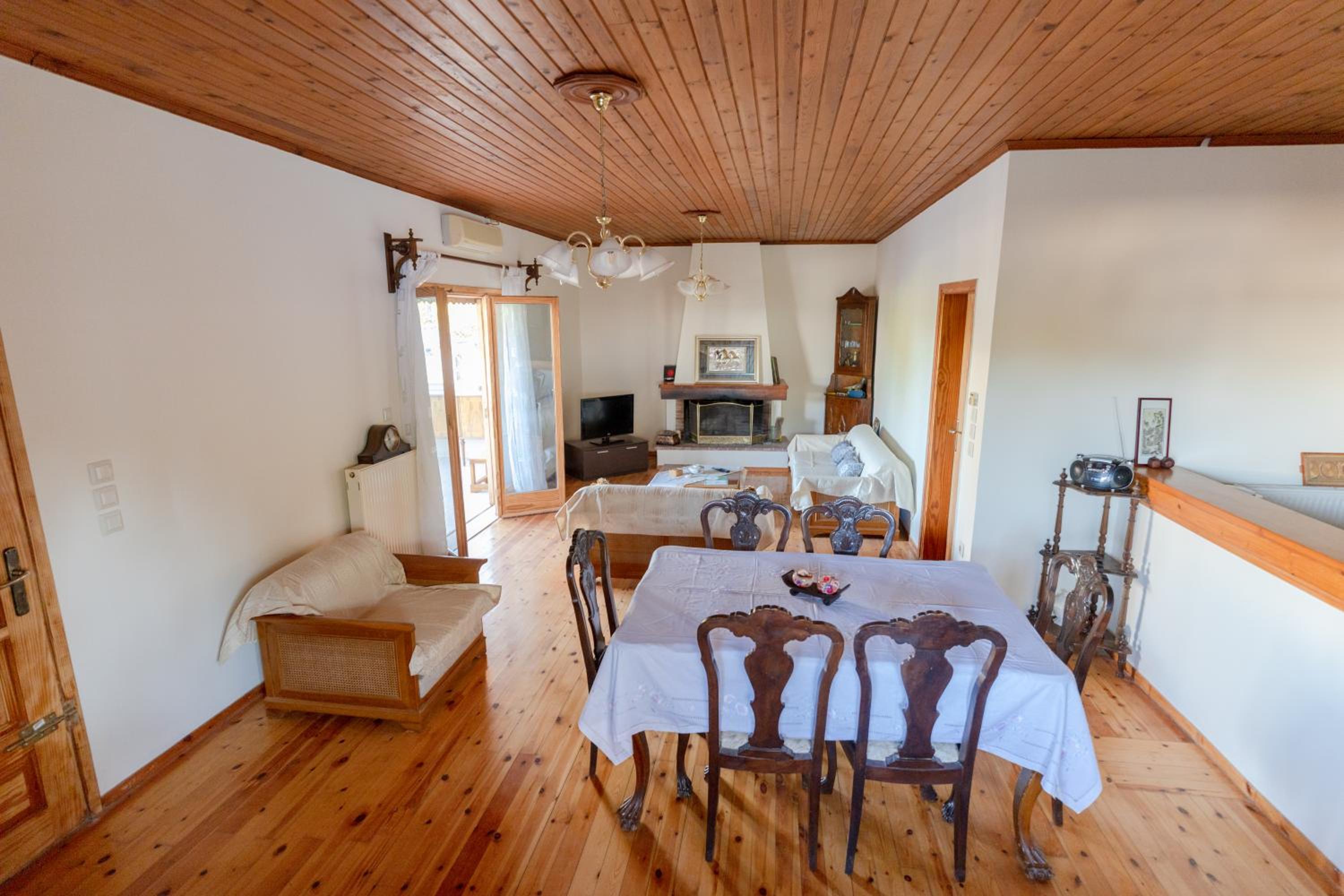 Peach Pine House - Escape Near City, Beach and Athens Airport view 5