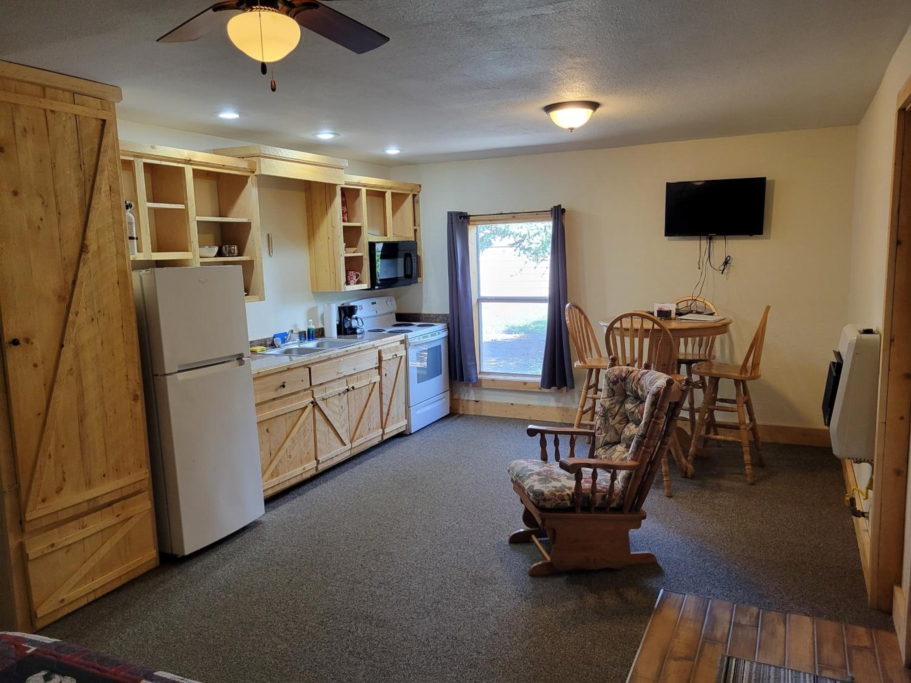 Chinook Cabins & RV Park