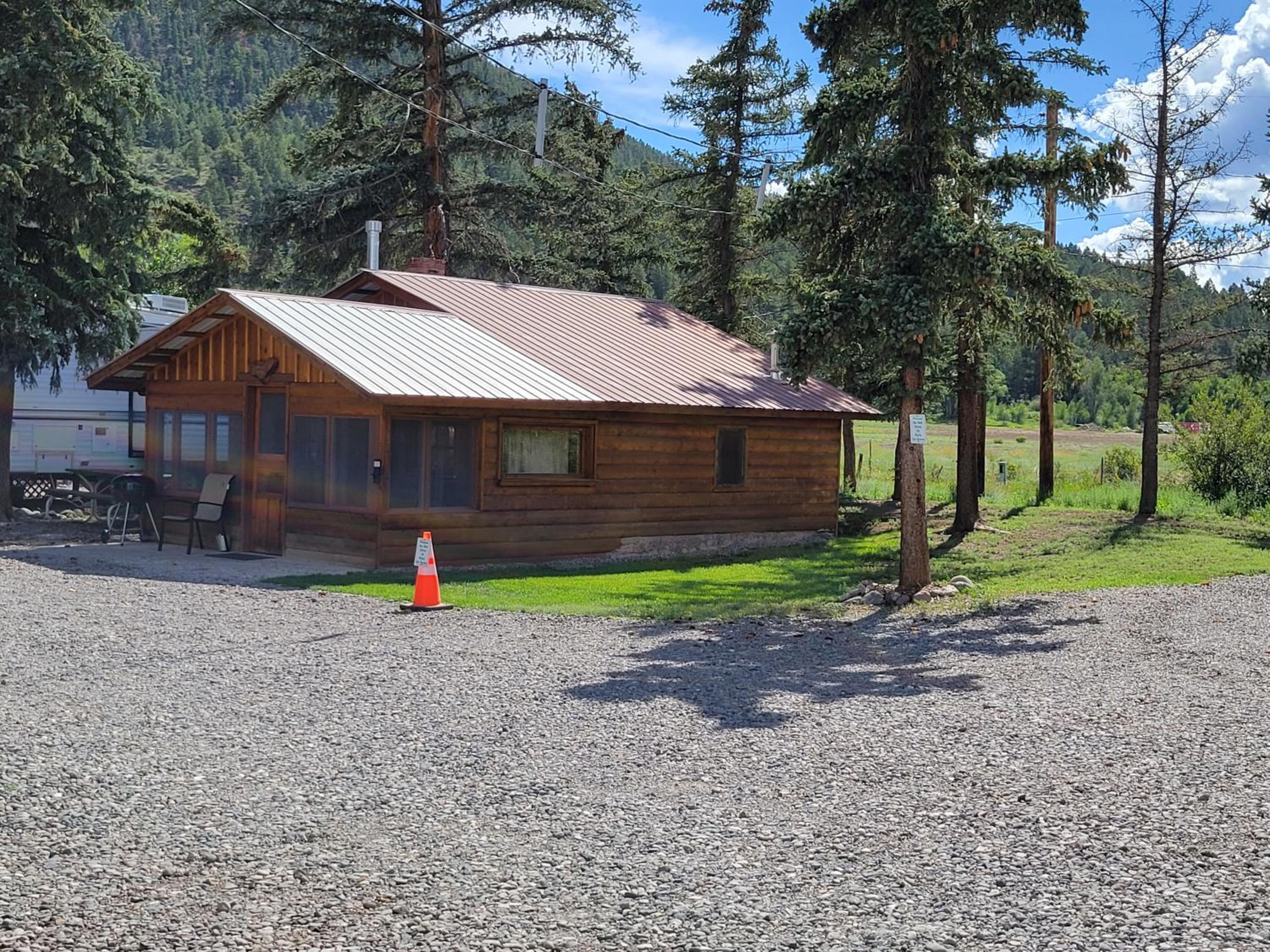 Chinook Cabins & RV Park