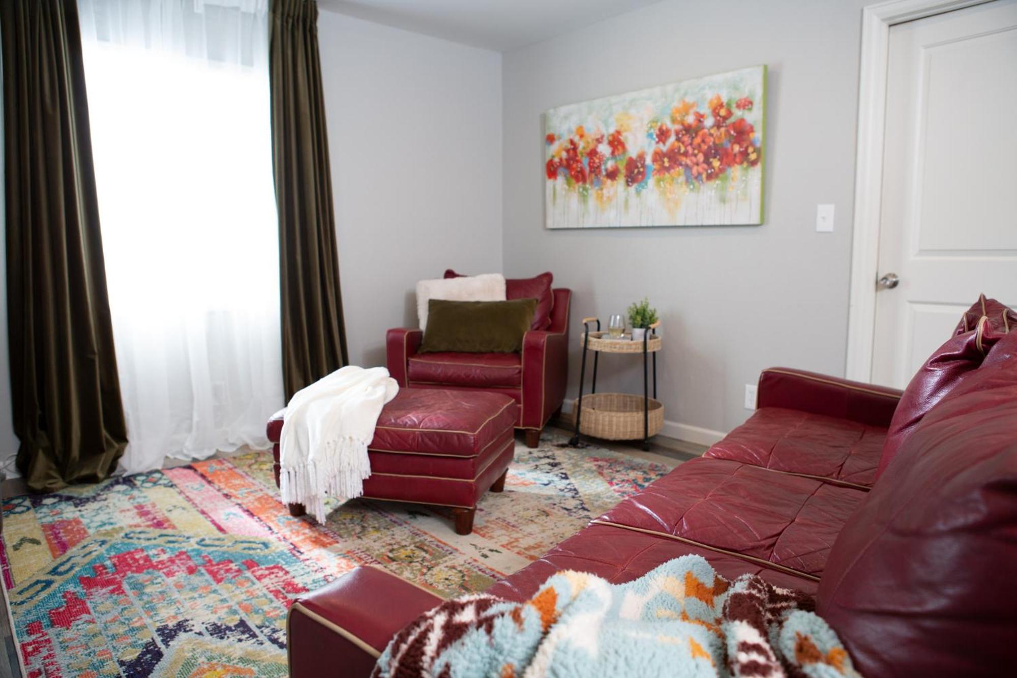 Cozy Bungalow Hot Tub & Fire Pit, Walk Downtown view 3