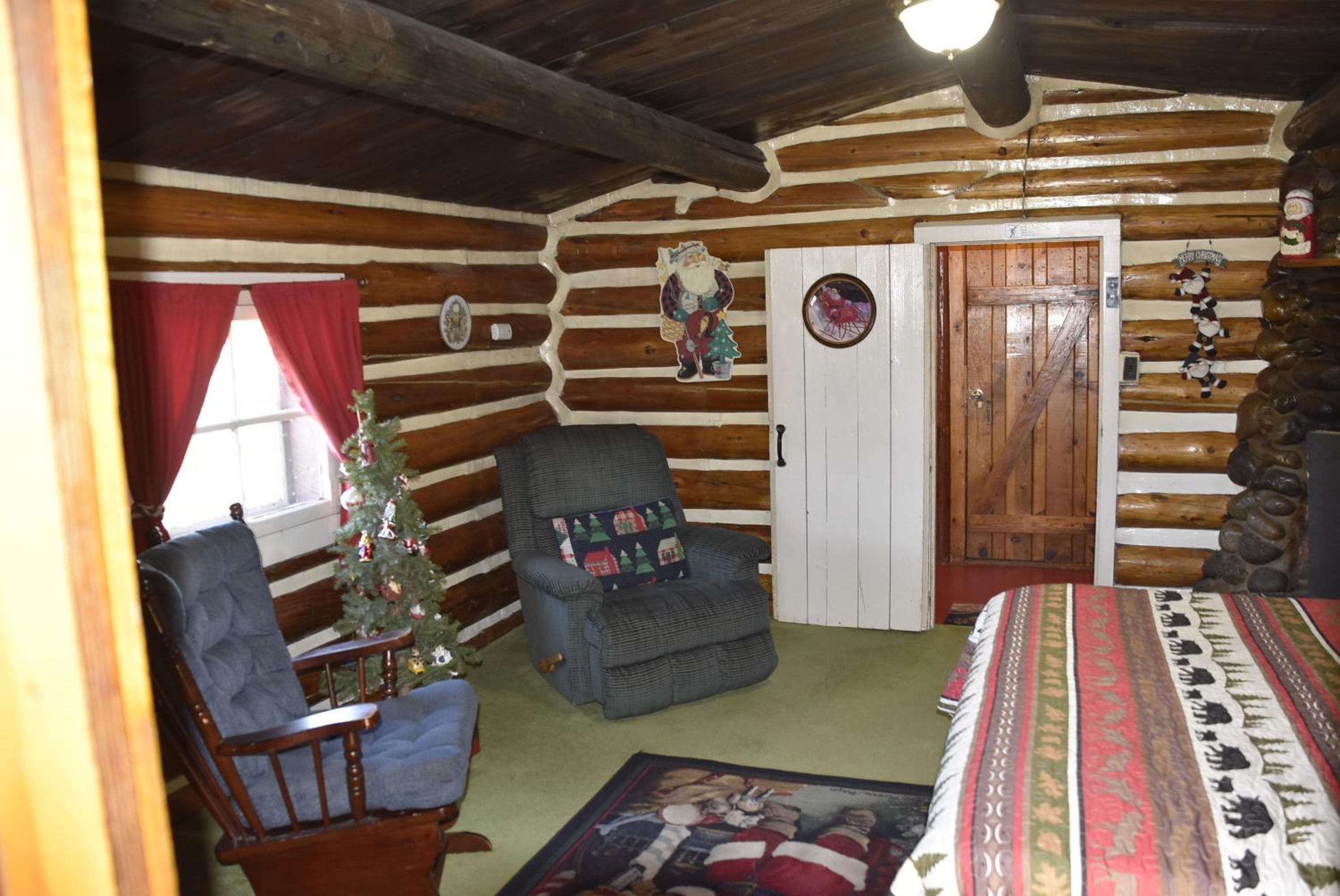 Chinook Cabins & RV Park