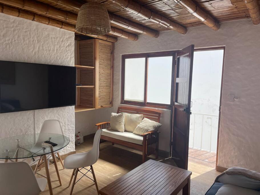 Departamento pequeño 2 BR en zona ideal de Paracas view 4