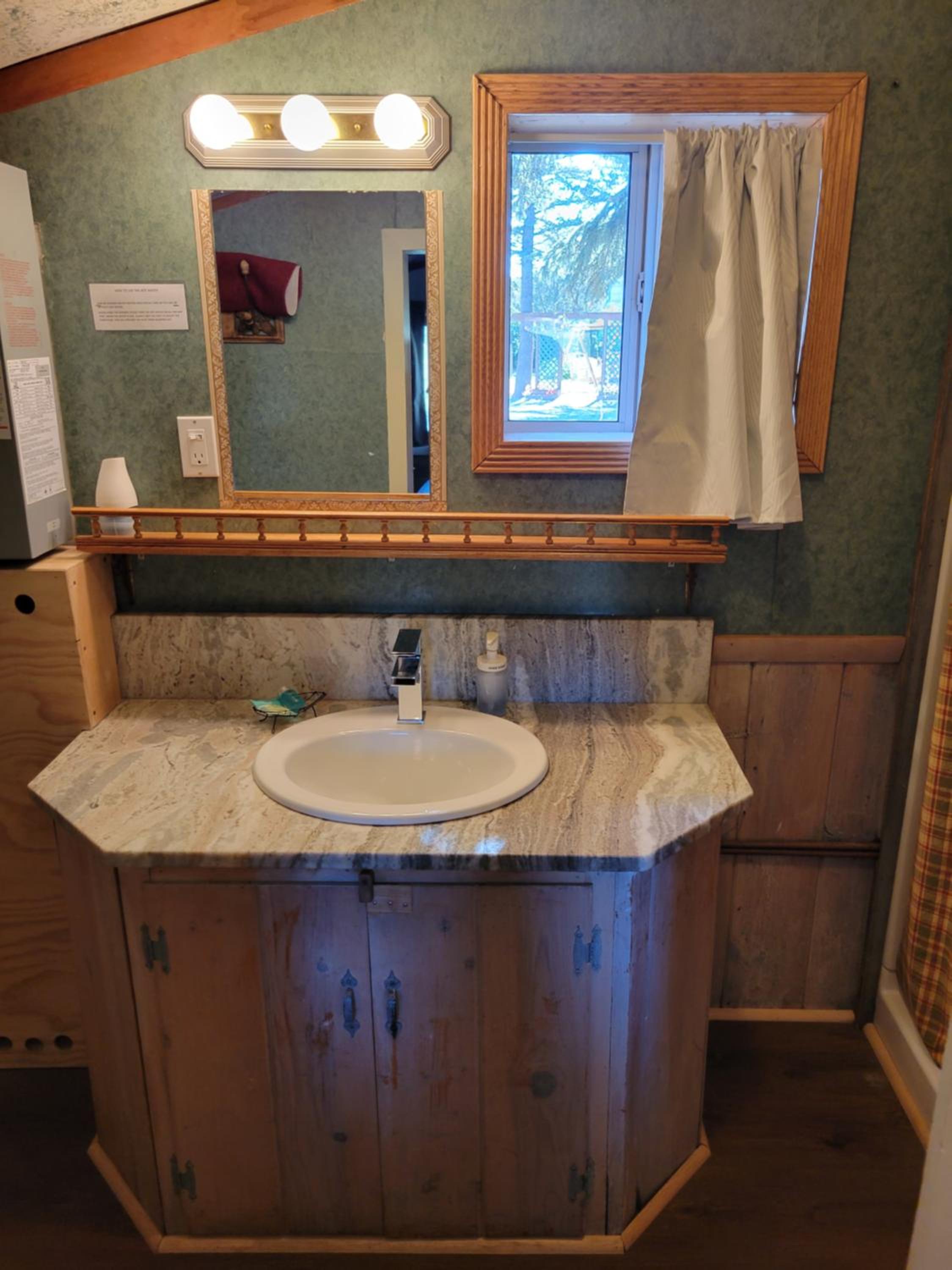Chinook Cabins & RV Park