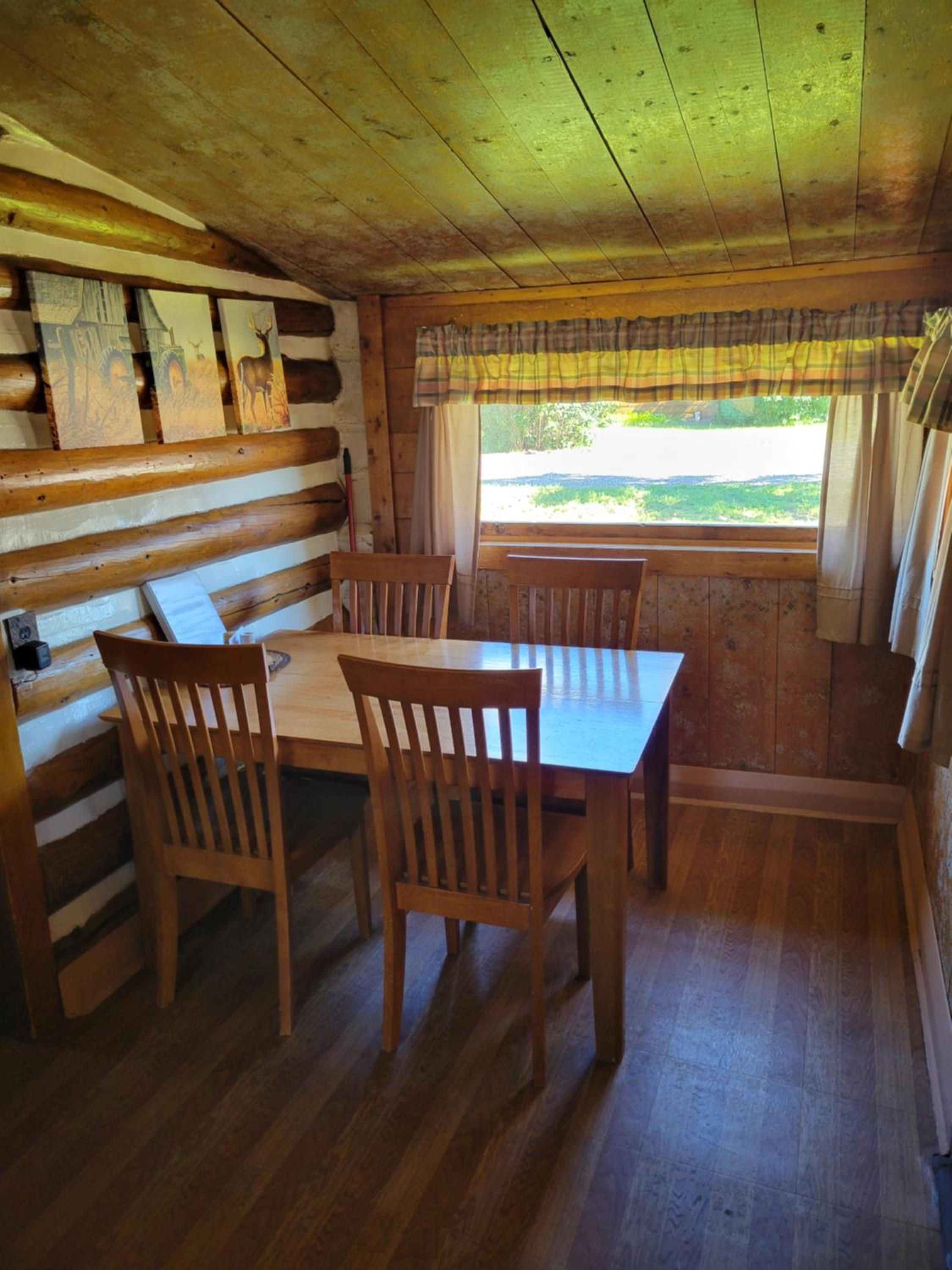 Chinook Cabins & RV Park