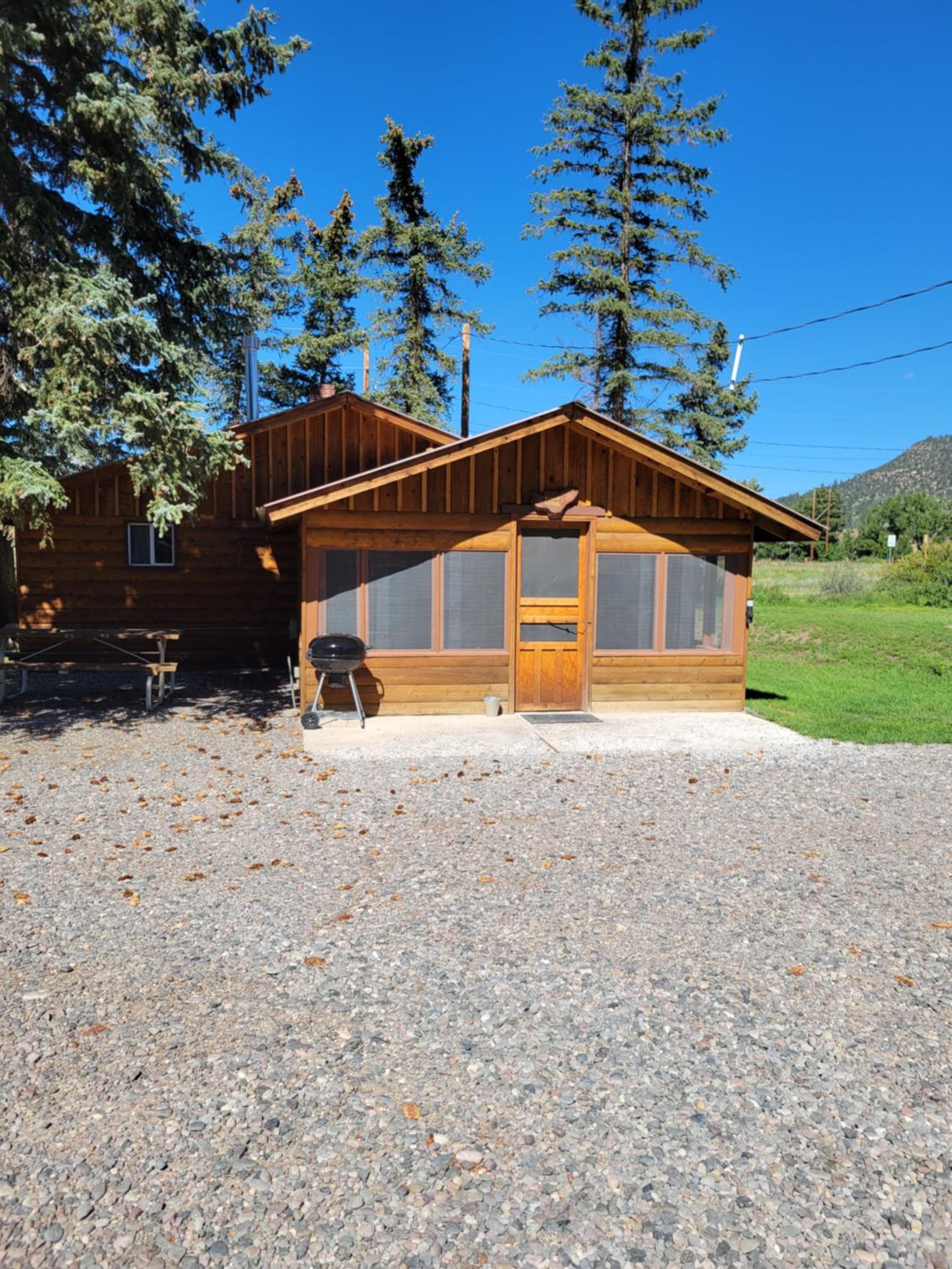 Chinook Cabins & RV Park