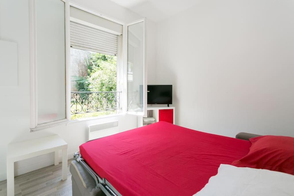 Charming Parisian studio!