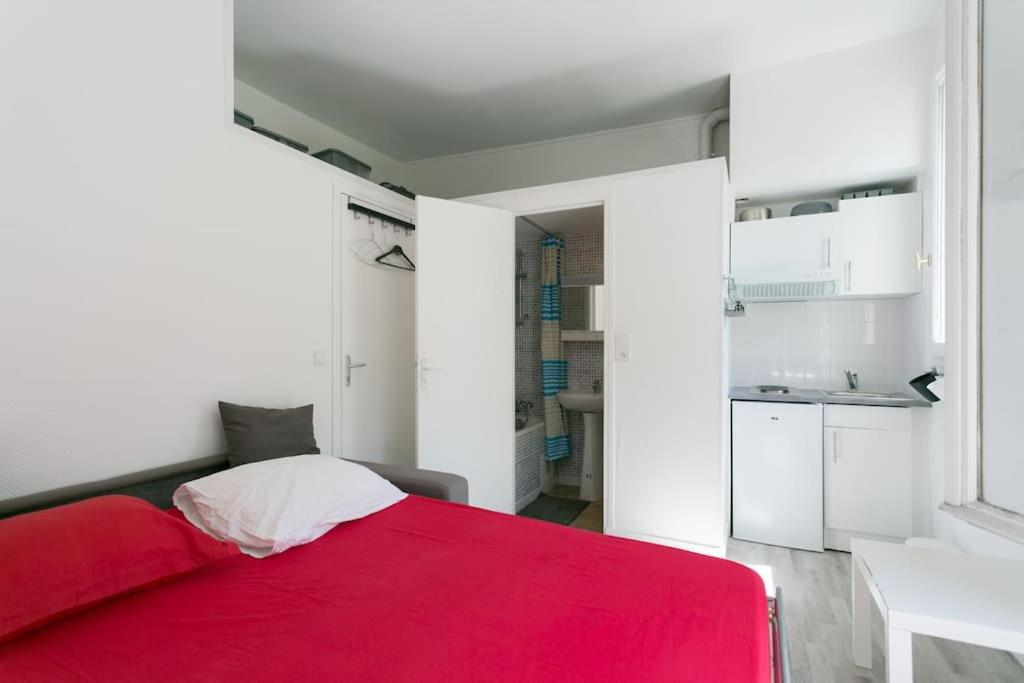 Charming Parisian studio!