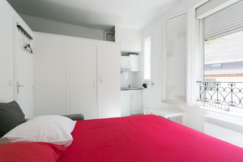 Charming Parisian studio!