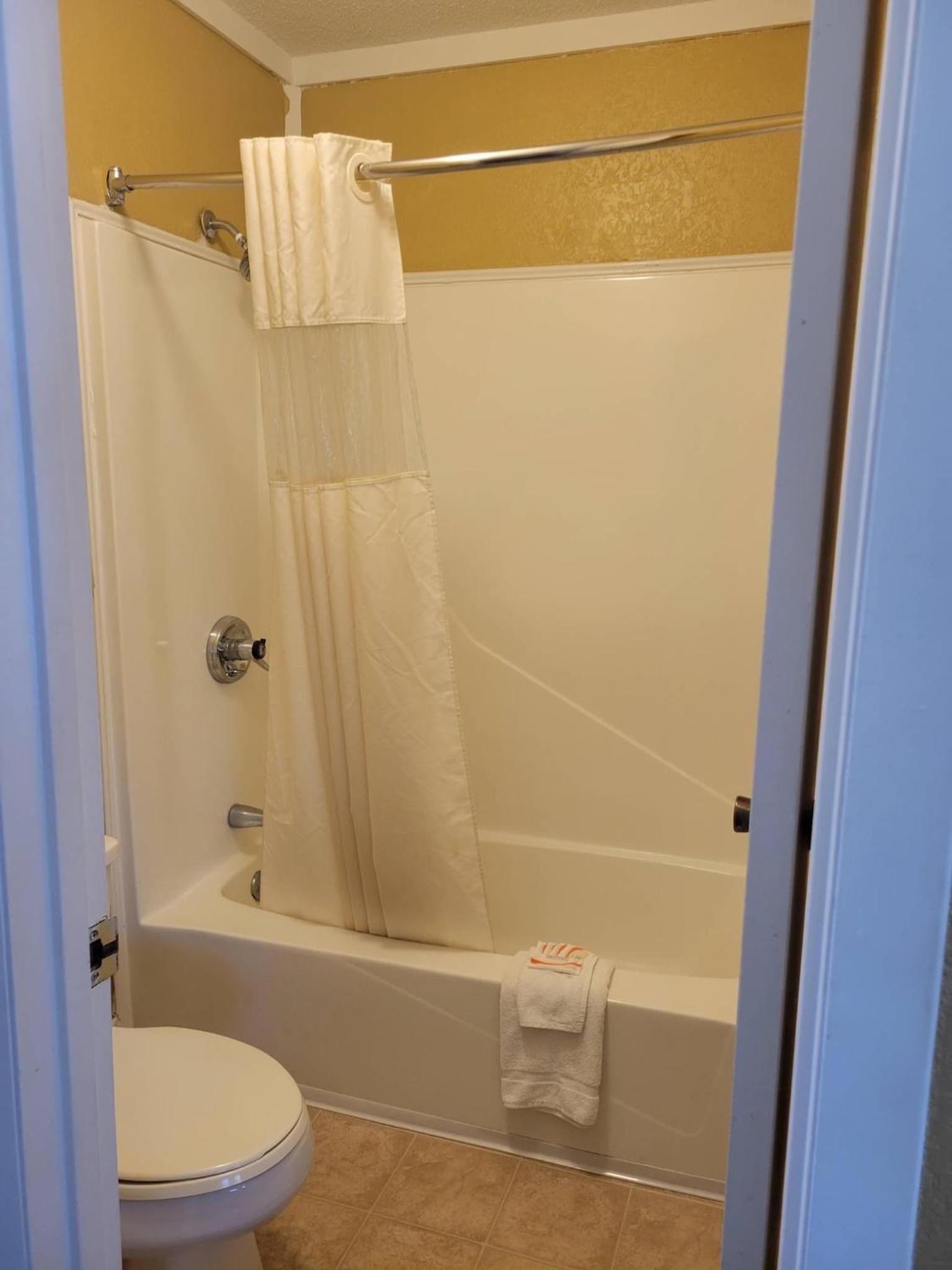 Smokies Inn - New Linens & Ultrafast WIFI - Friendliest Hospitality Guaranteed! view 5