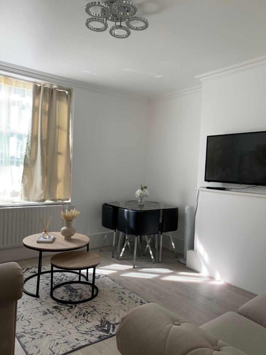 New look flat In Waterloo