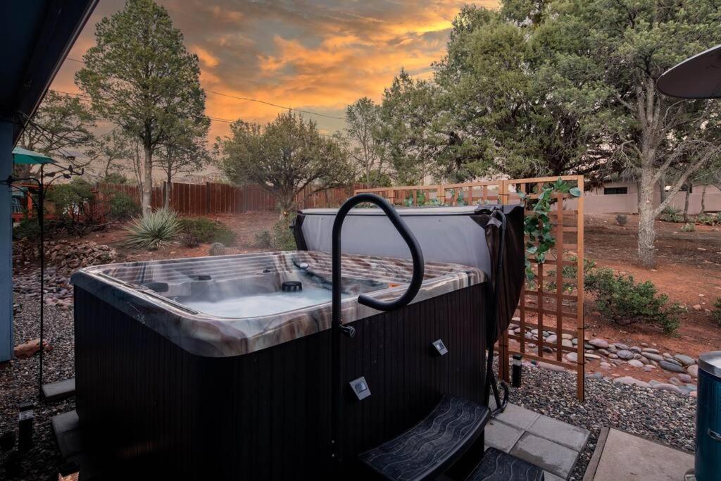 Red Rocks Retro! Stunning Views and Hot Tub! view 3