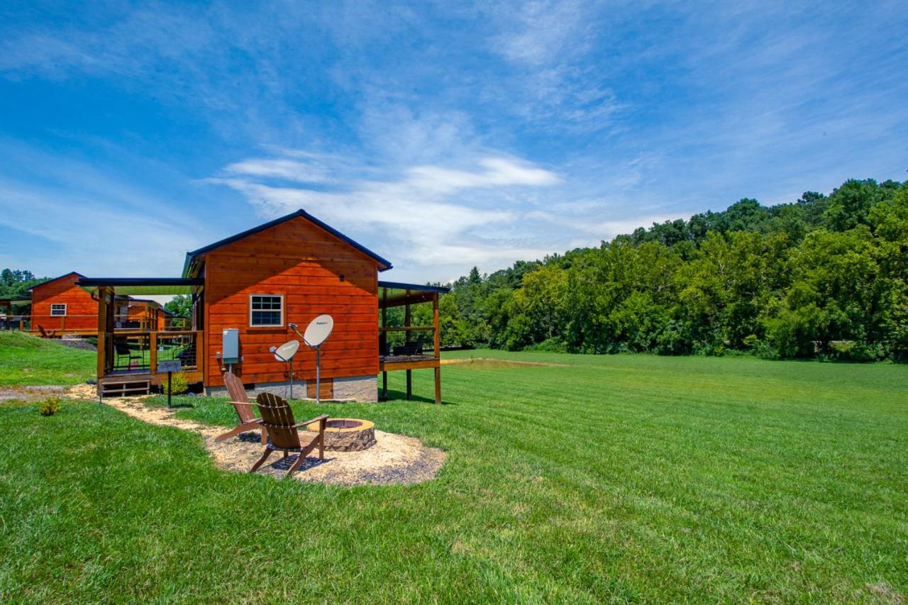 Patriots Tiny Home w Hot Tub Fire Pit Grill