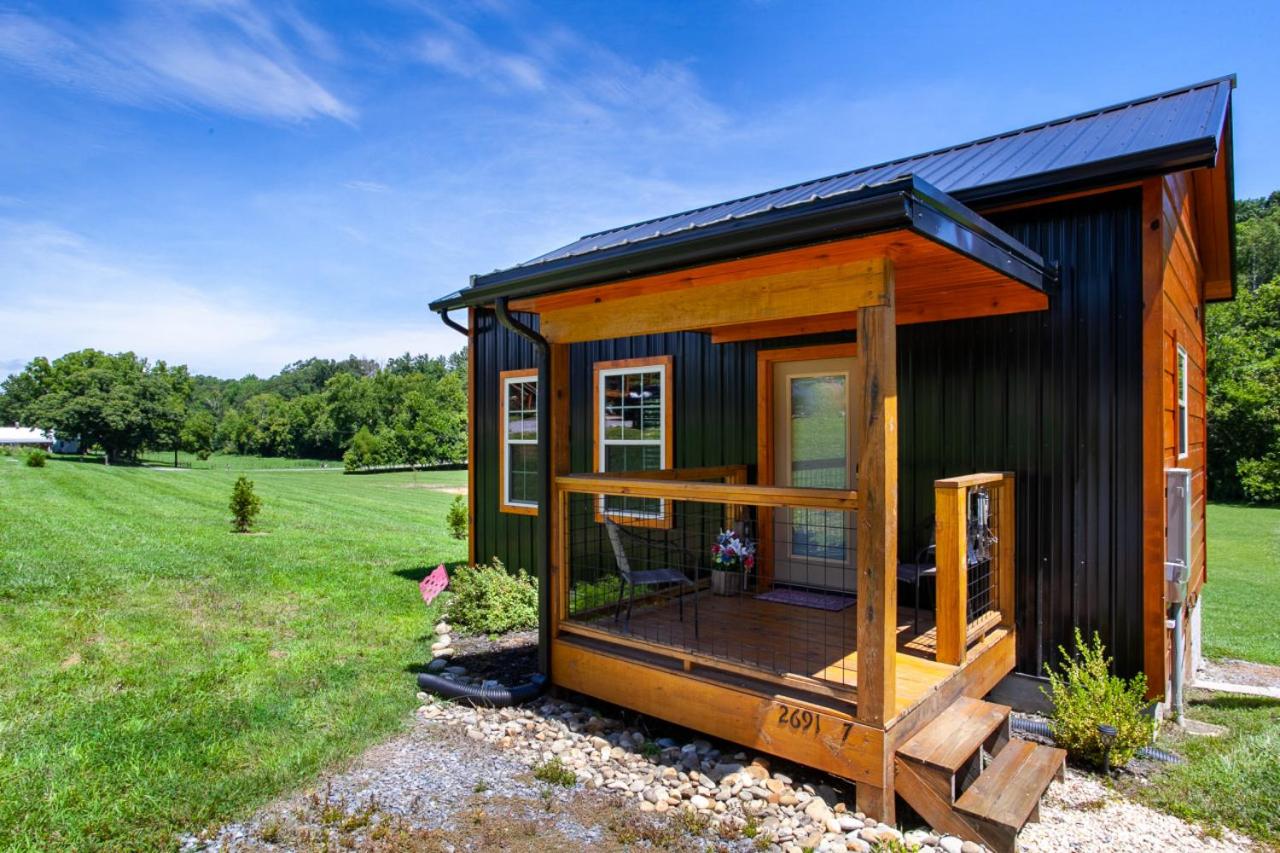 Patriots Tiny Home w Hot Tub Fire Pit Grill