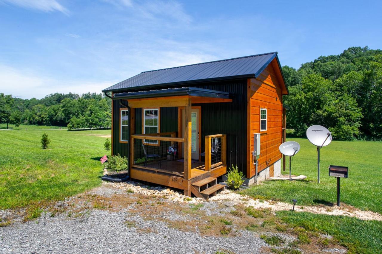 Patriots Tiny Home w Hot Tub Fire Pit Grill