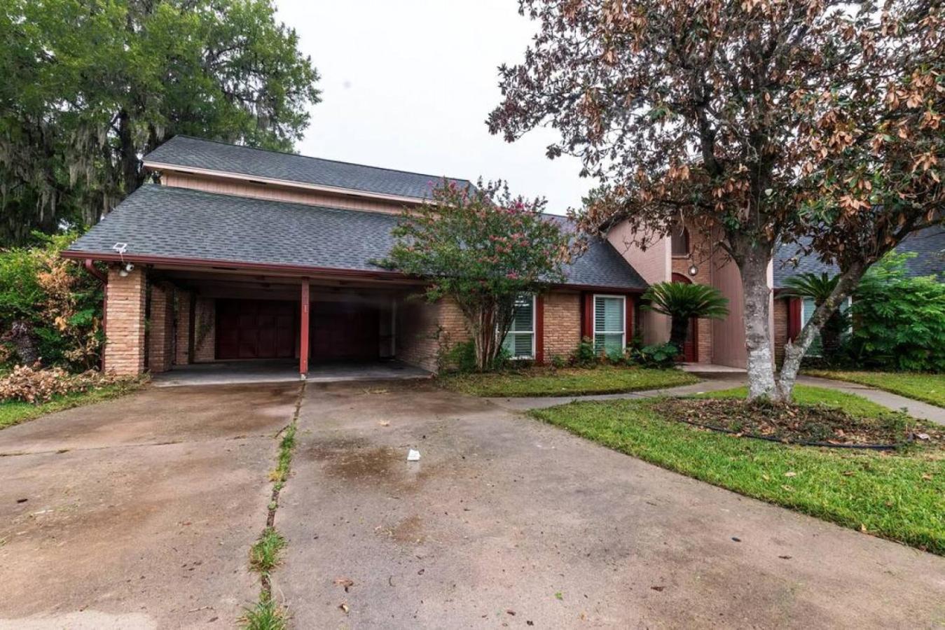 Huge 6 Bedroom with Pool, Spa, 85 Inch TV, Game Room view 4