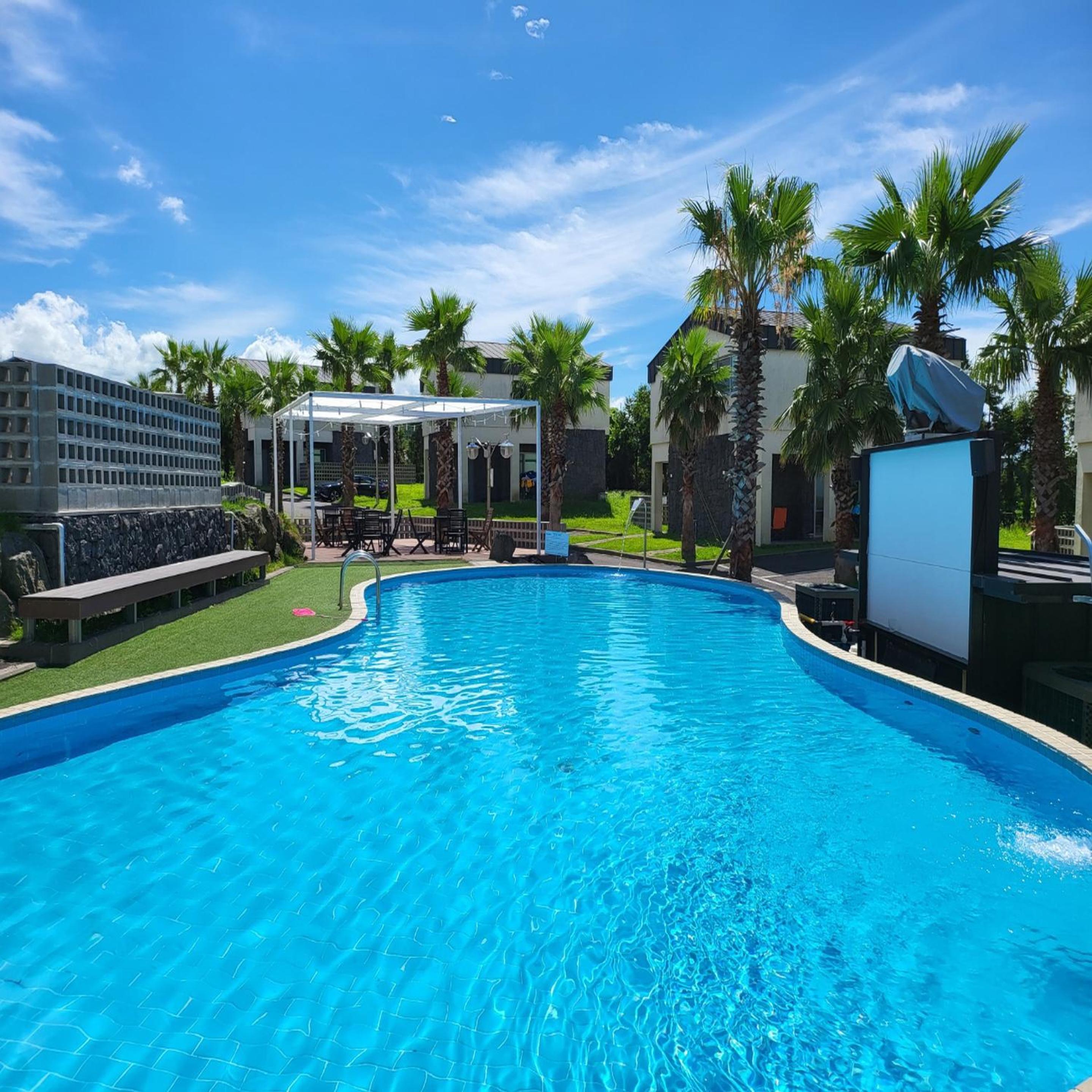 Pool and Villa Sorang