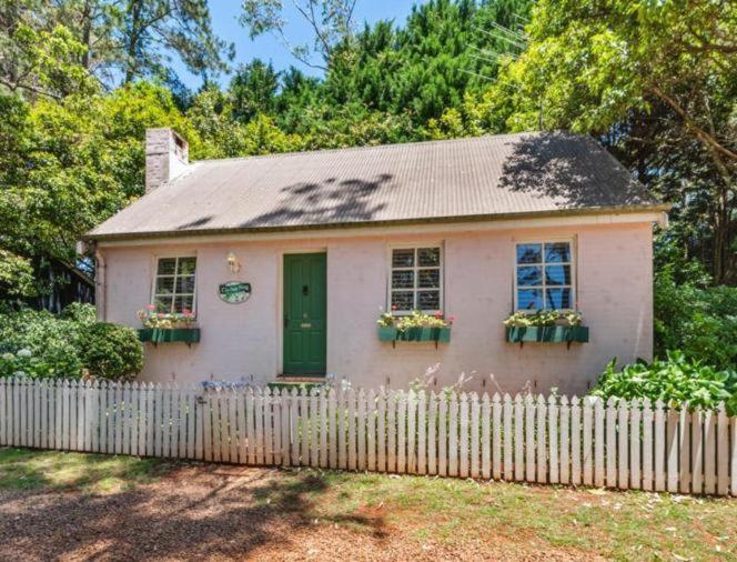 The Romantic Pink English Cottage at Tamborine Mountain