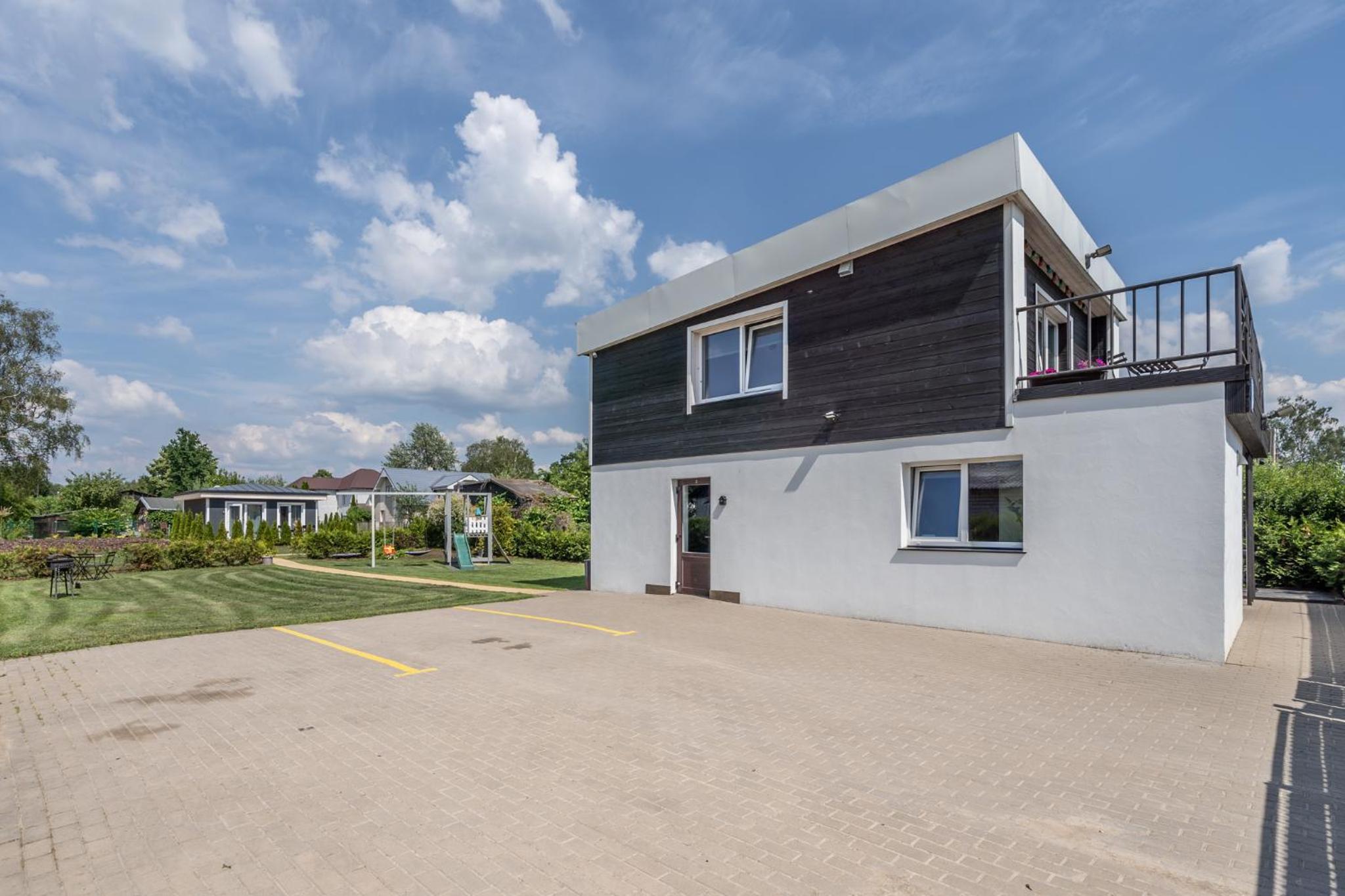 Family Garden Apartments with Free Private Parking & Playground view 4