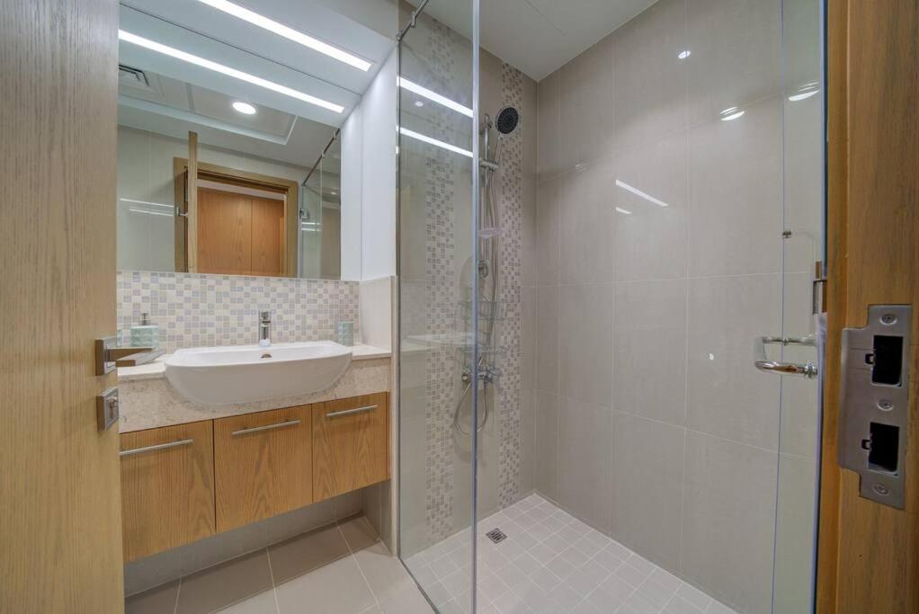 Burj Khalifa View - 2BR and Maid - Downtown