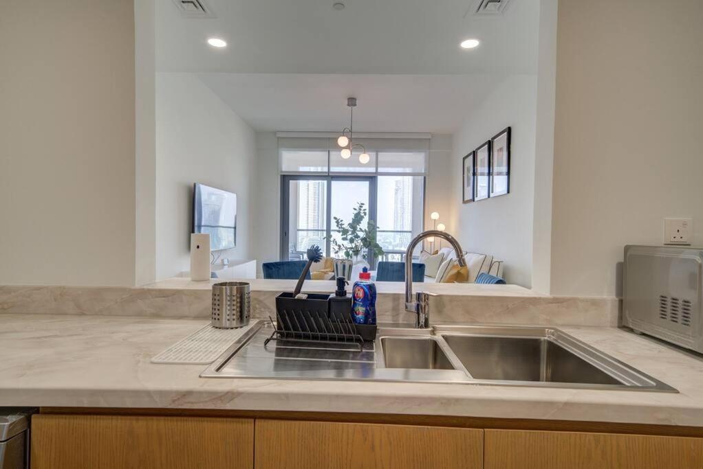 Burj Khalifa View - 2BR and Maid - Downtown