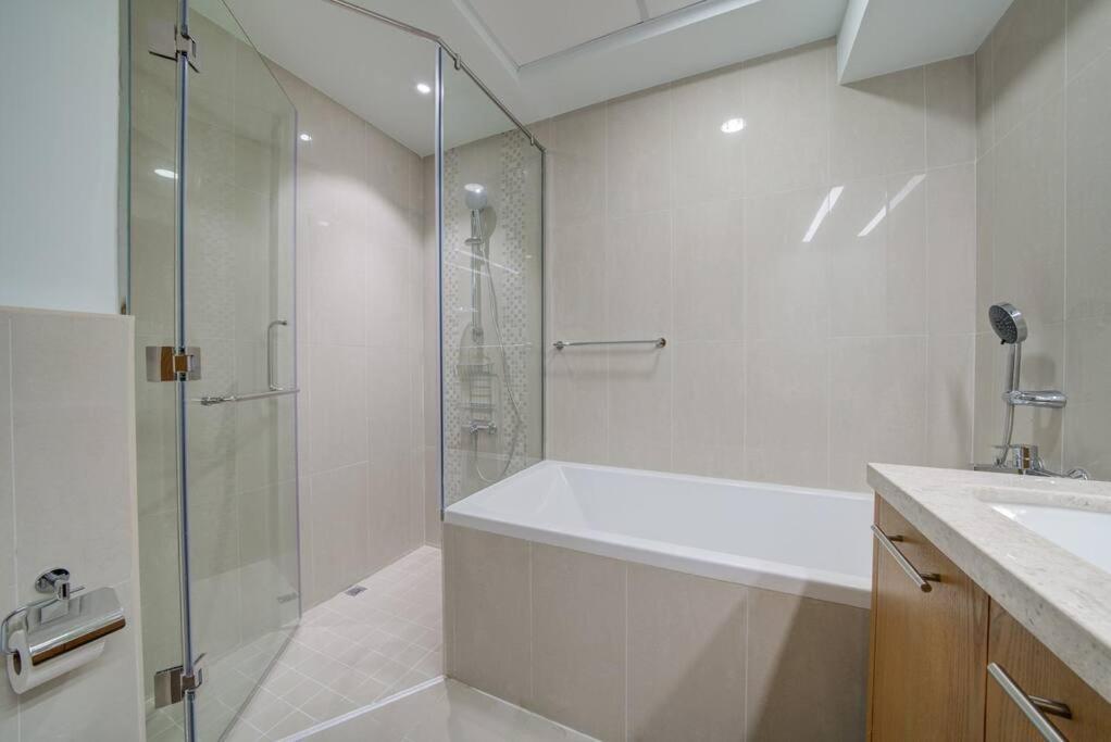 Burj Khalifa View - 2BR and Maid - Downtown