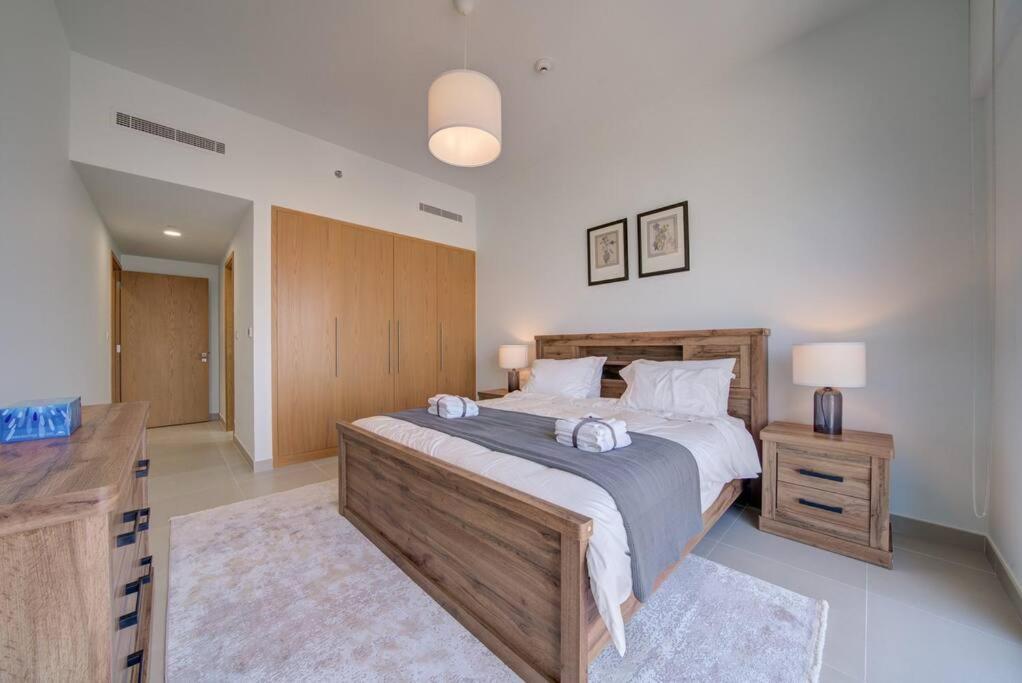 Burj Khalifa View - 2BR and Maid - Downtown