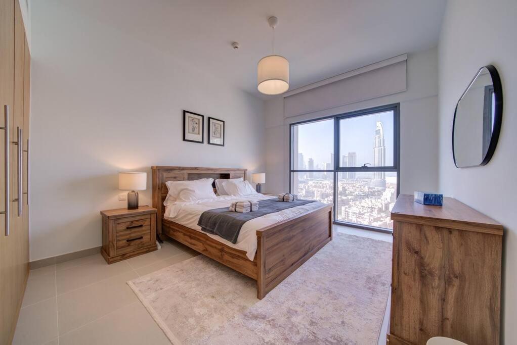 Burj Khalifa View - 2BR and Maid - Downtown