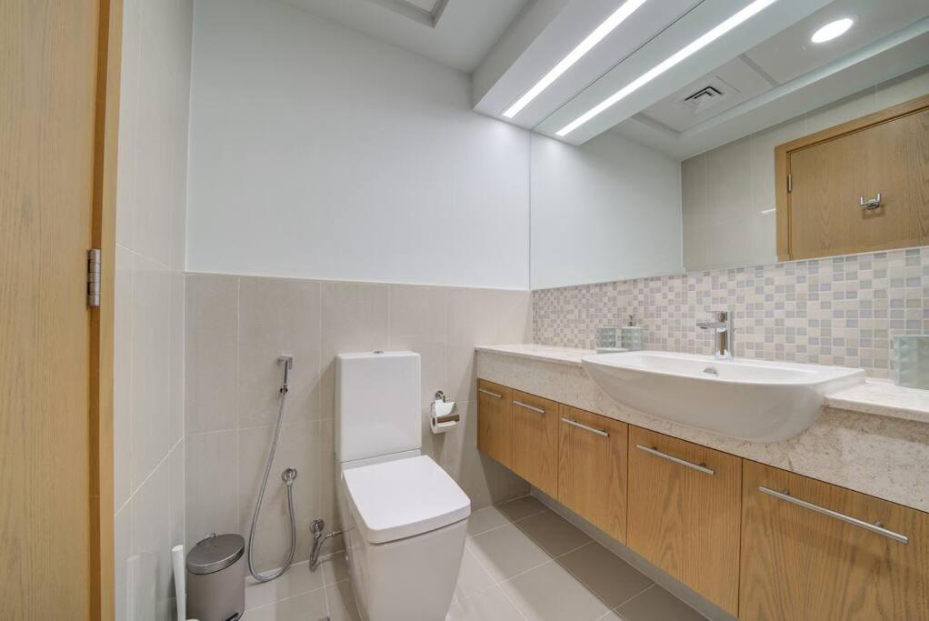 Burj Khalifa View - 2BR and Maid - Downtown