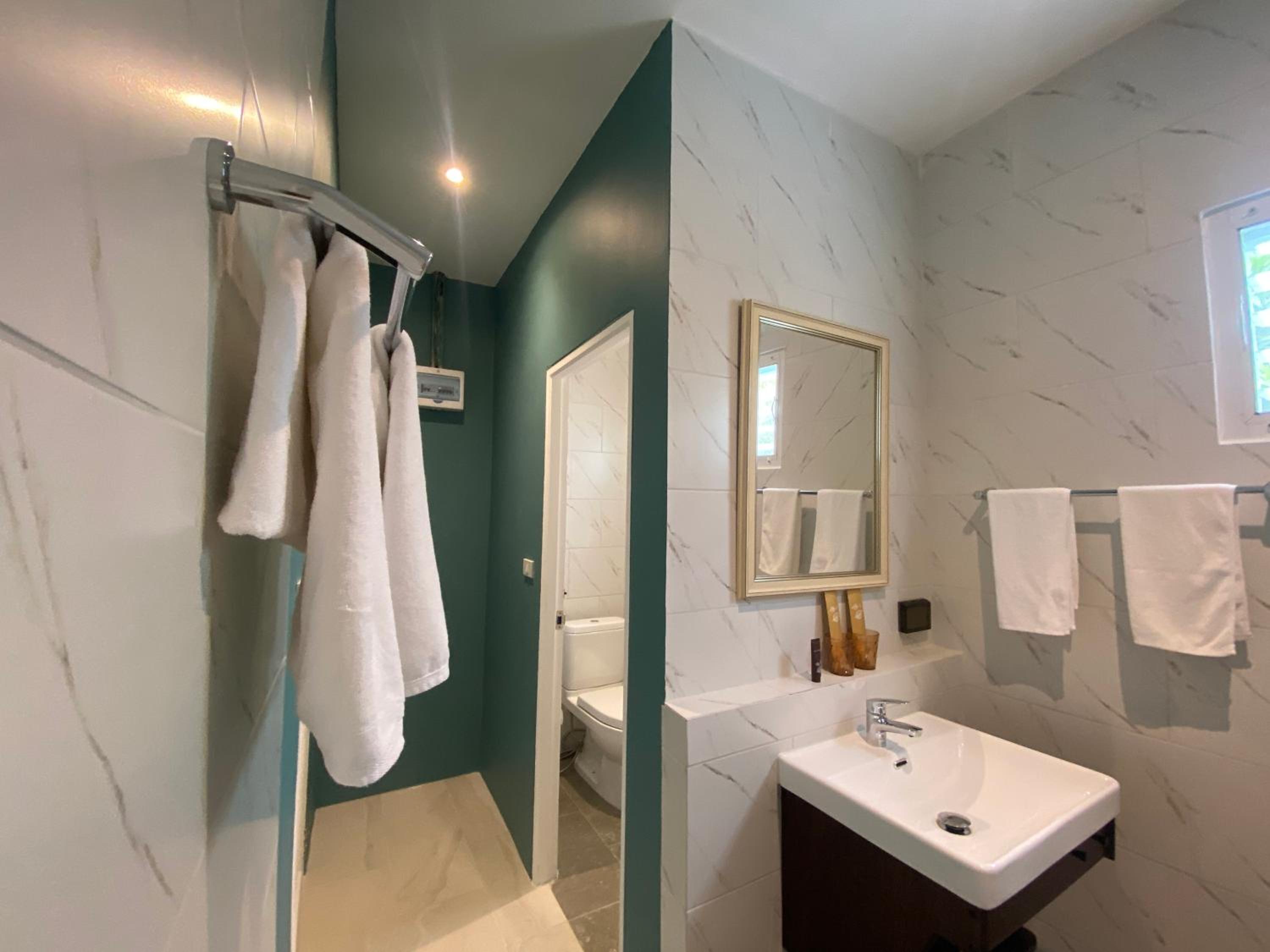 Le Petit Saint Tropez Beach Resort Khanom