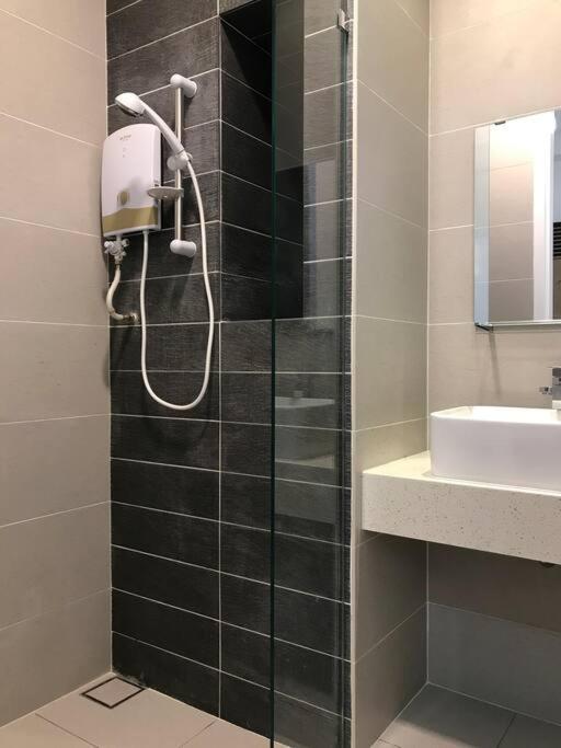 Pavilion Premier Suite Puchong - 6-7pax 3R2B photo 5