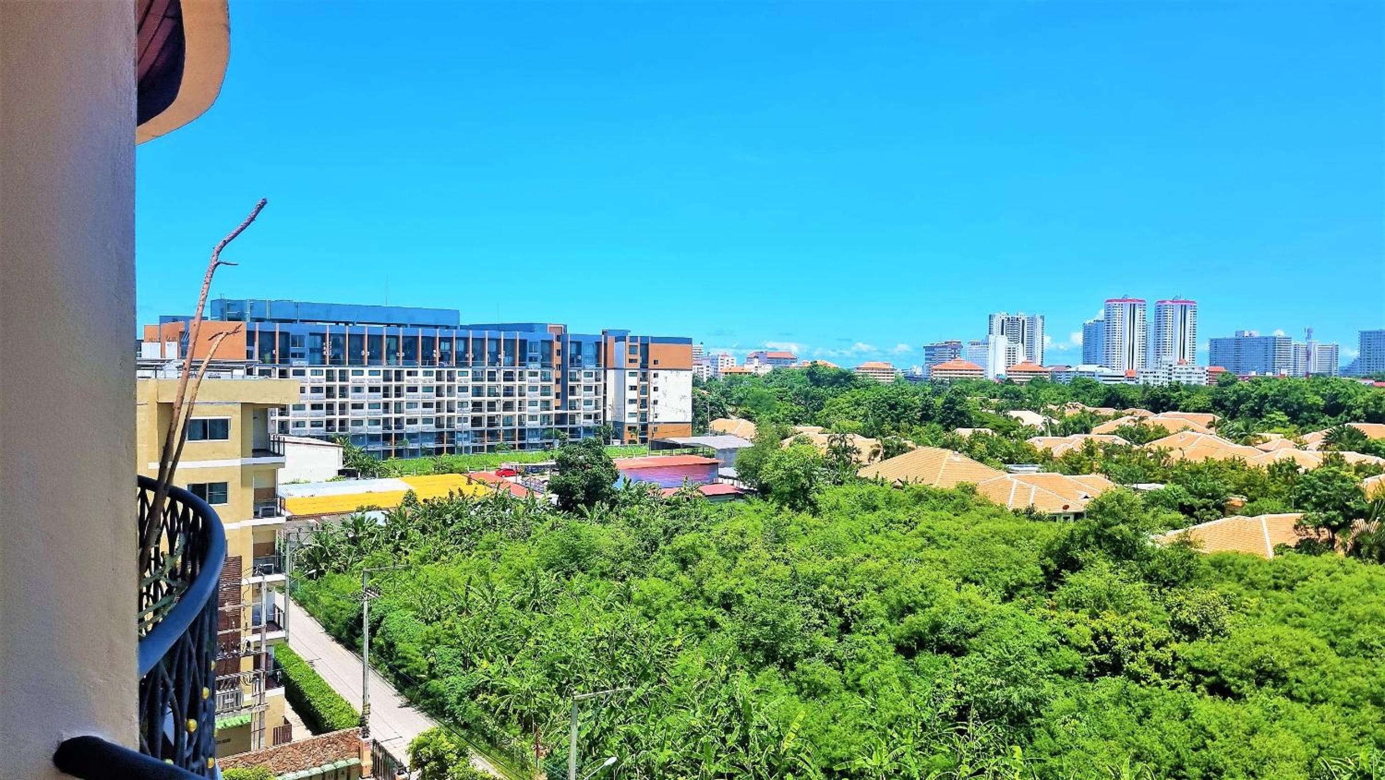 Penthouse studio apartment The Residence Jomtien view 5