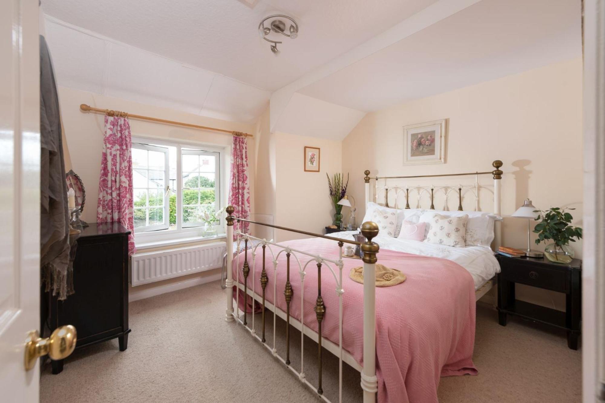 Pump Cottage Sleeps 10, Gwithian view 4