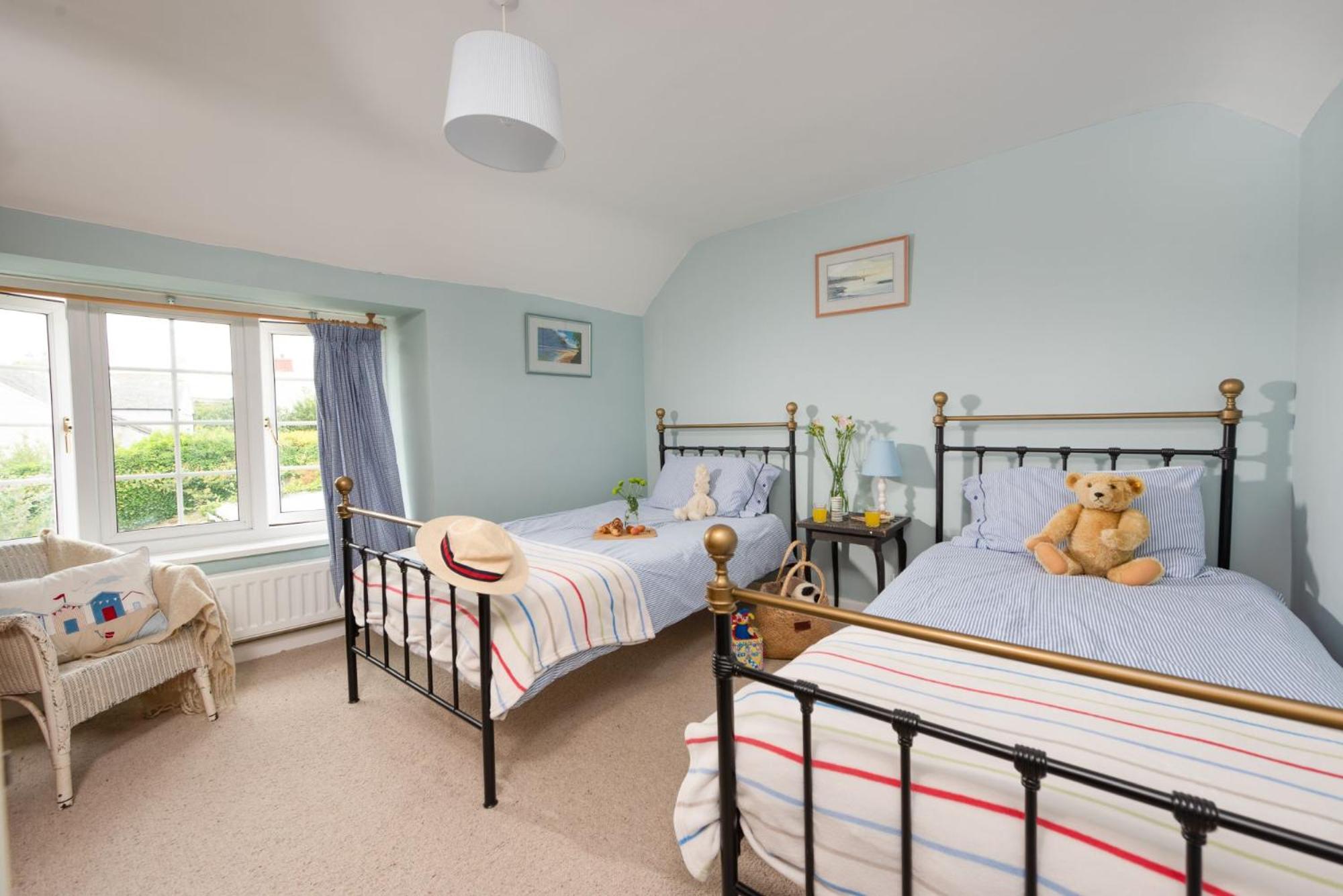 Pump Cottage Sleeps 10, Gwithian view 5