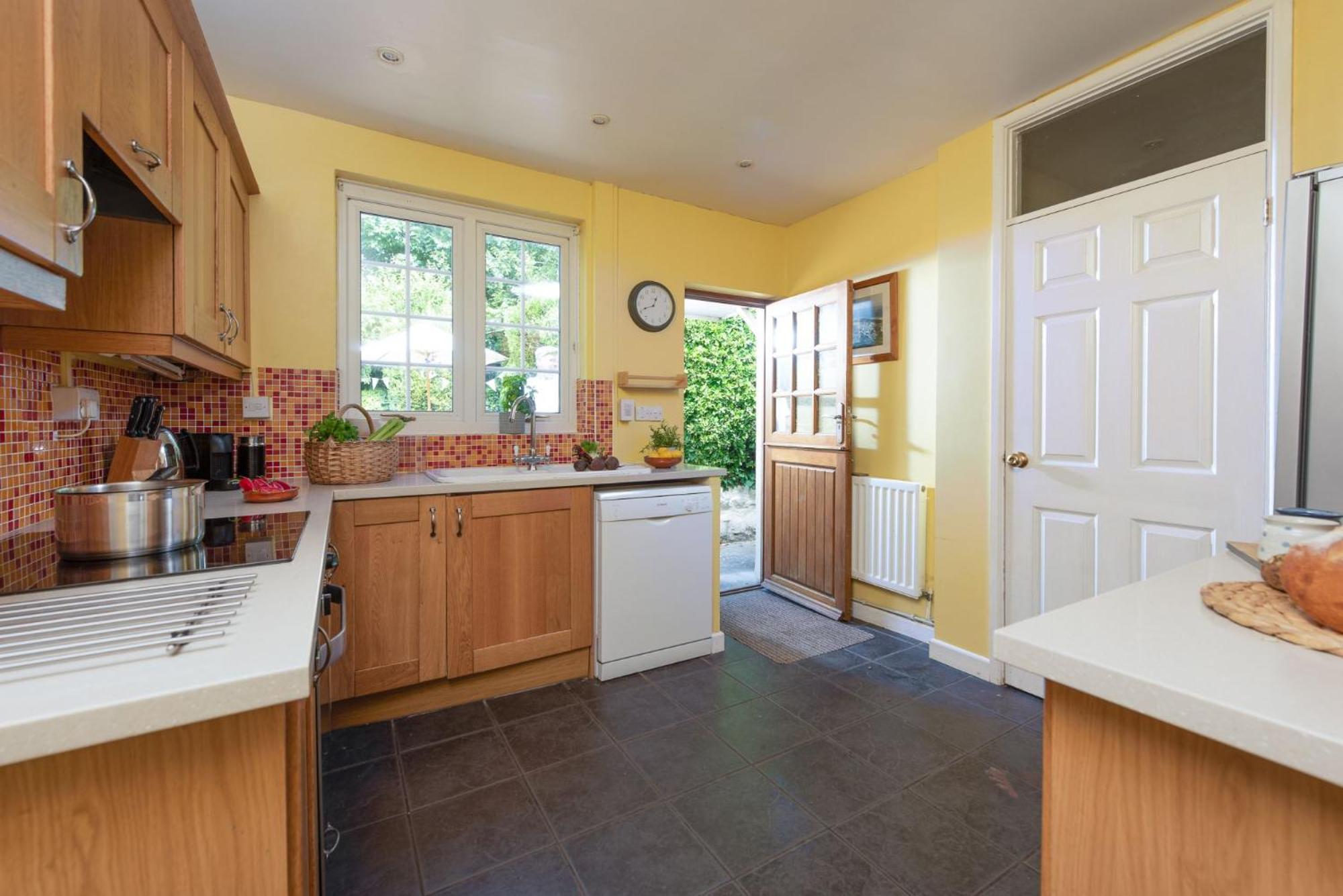 Pump Cottage Sleeps 10, Gwithian view 2