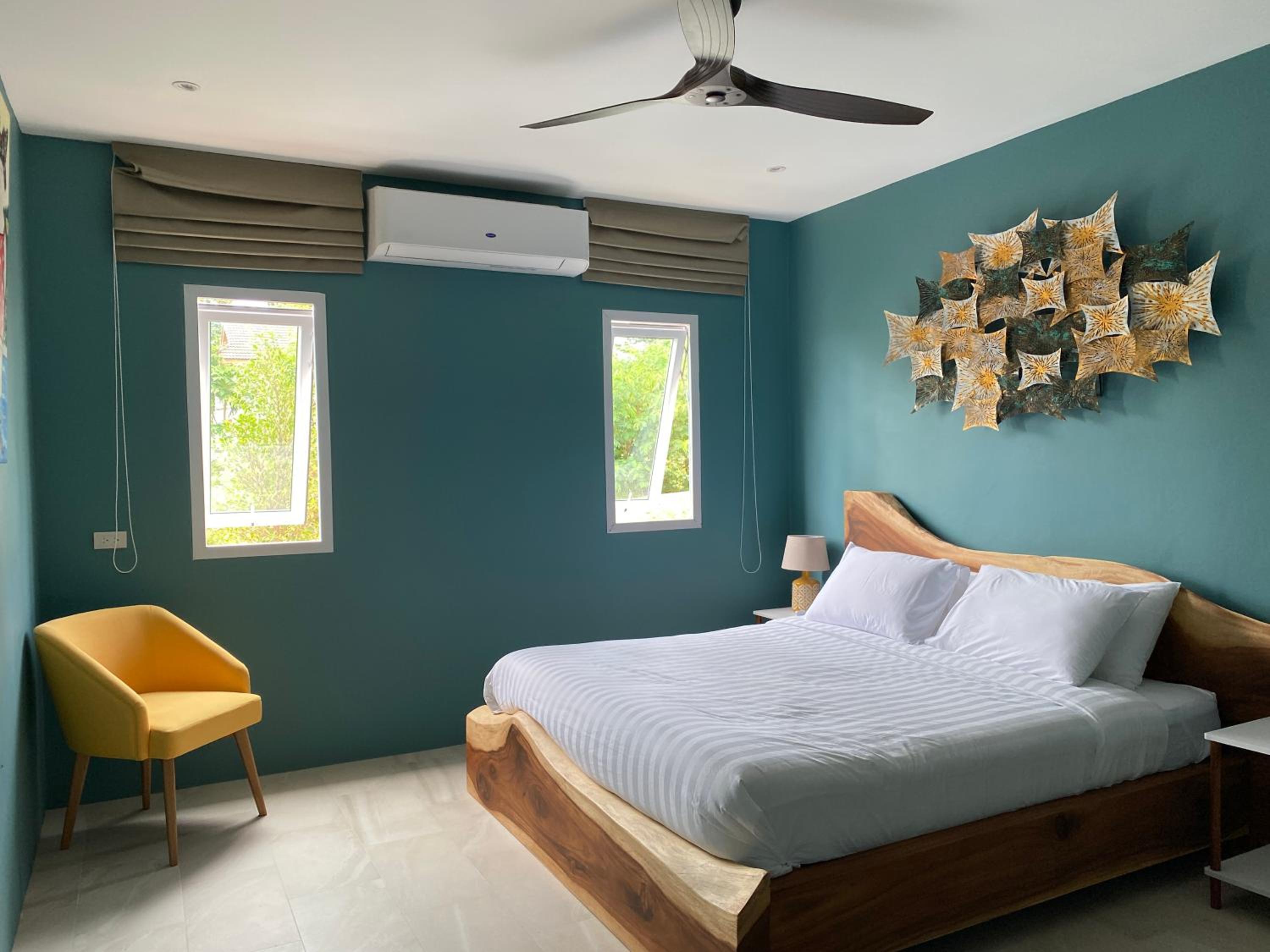 Le Petit Saint Tropez Beach Resort Khanom