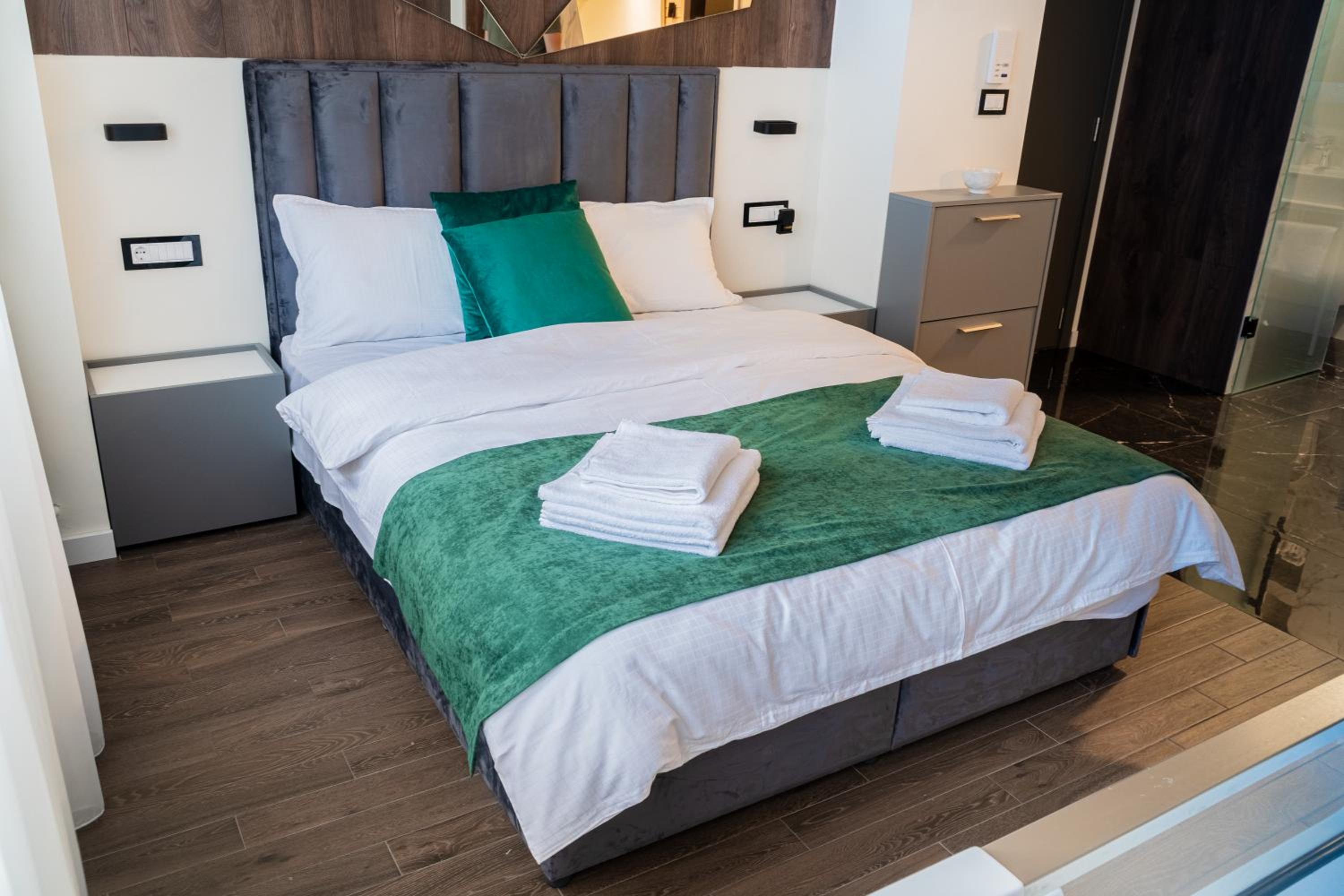 9 Nine - Luxury Apartments & Suites view 2