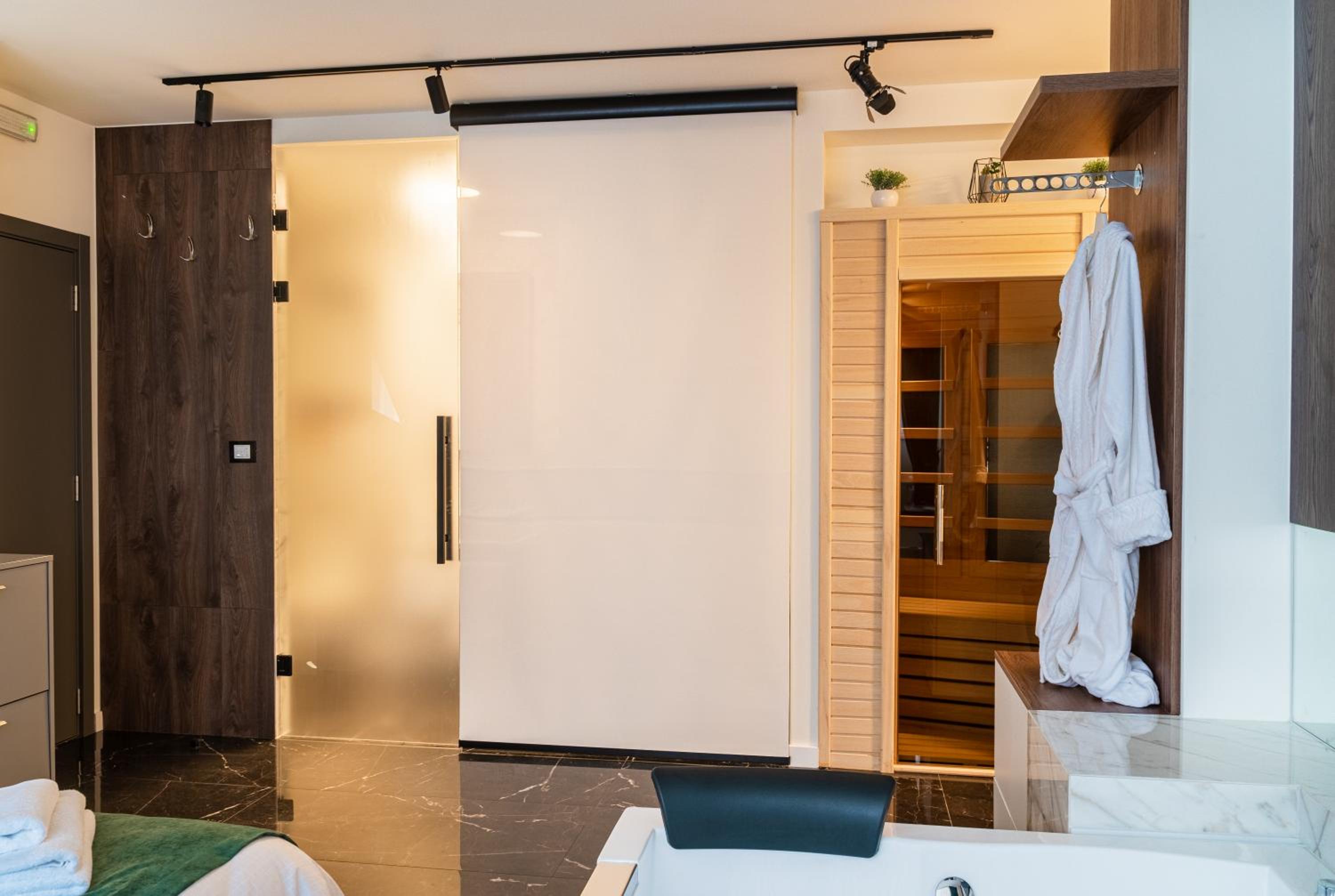 9 Nine - Luxury Apartments & Suites view 3
