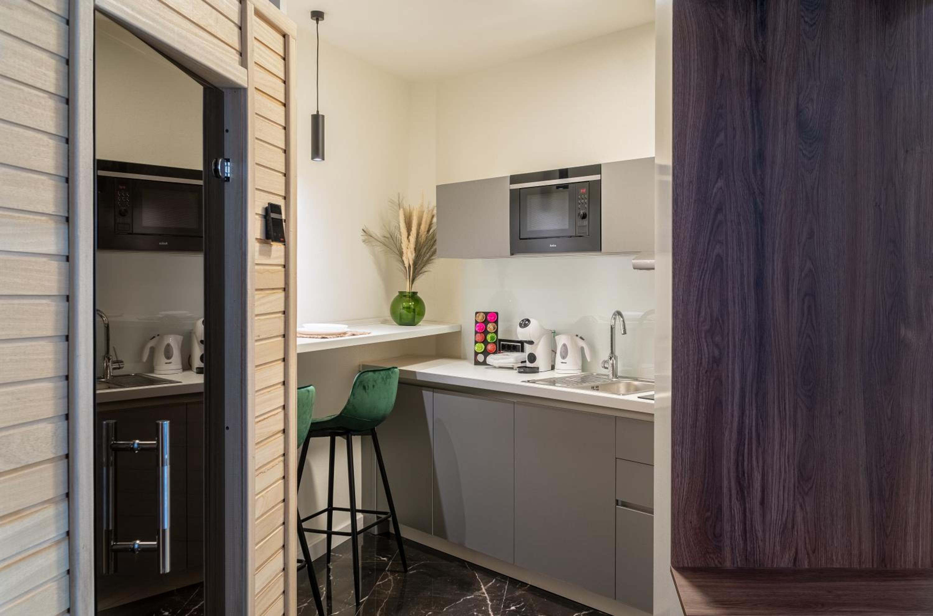 9 Nine - Luxury Apartments & Suites view 5