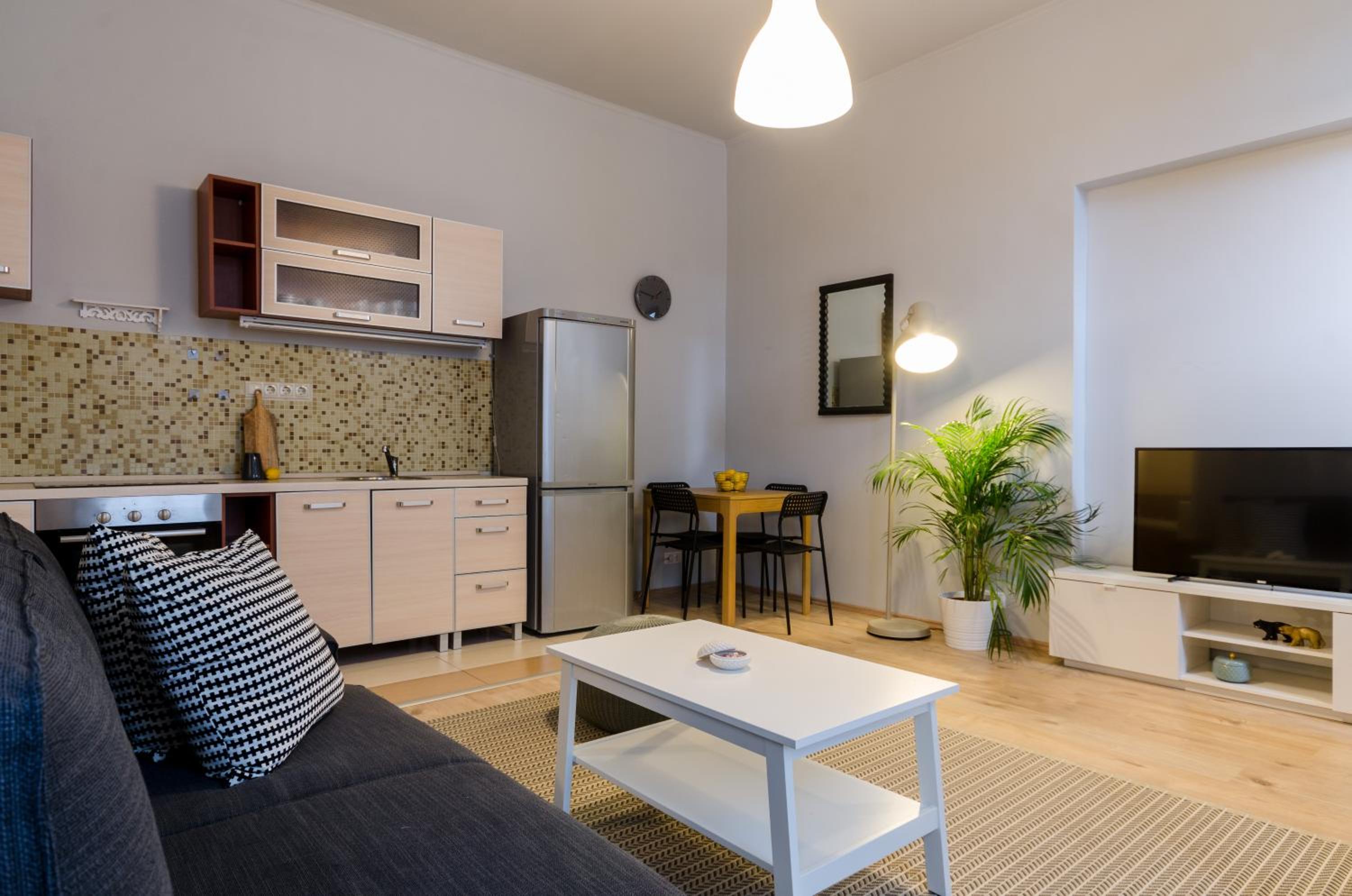 I30 Studio Apartment In Central Location. view 3