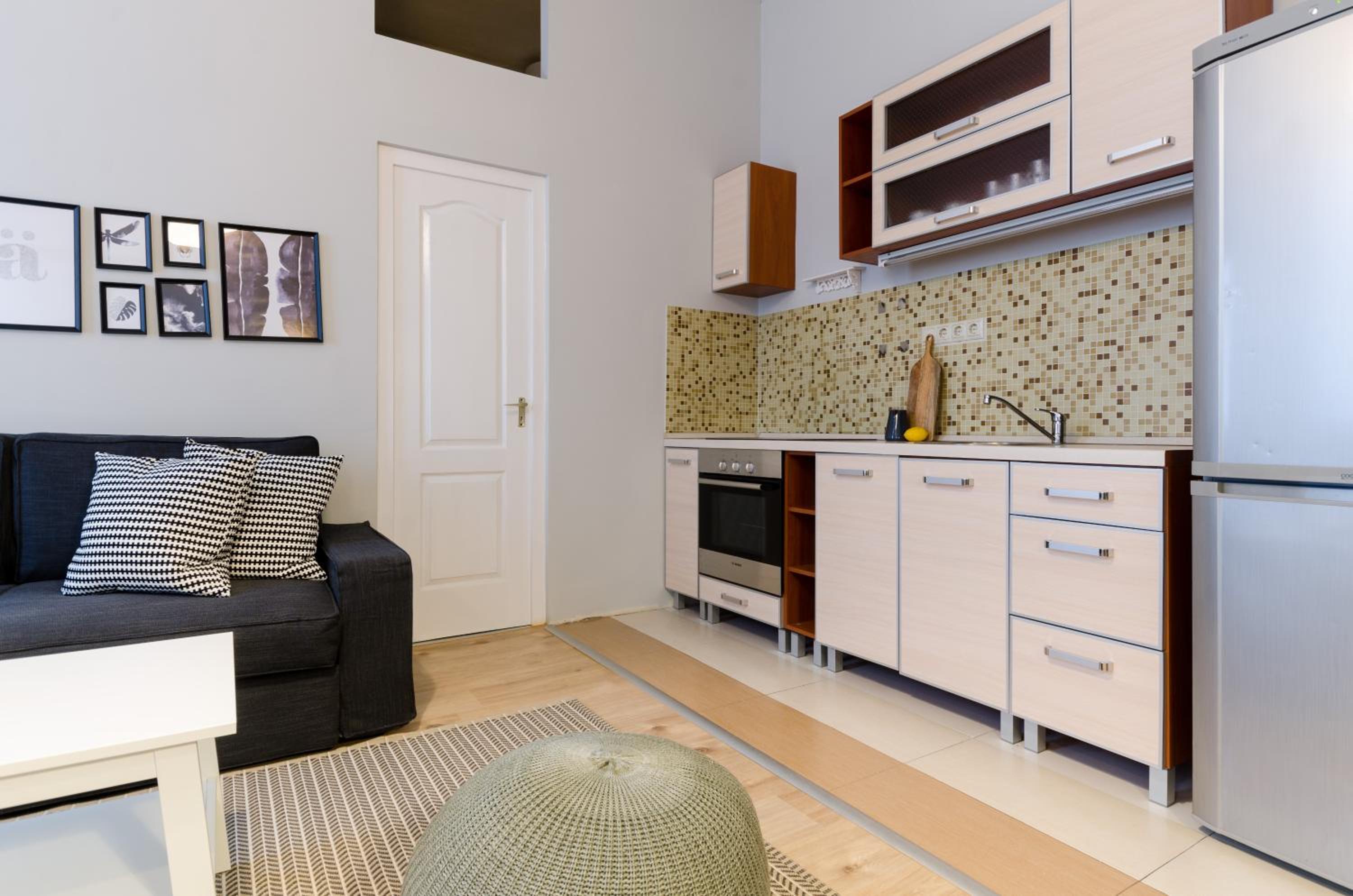 I30 Studio Apartment In Central Location. view 5