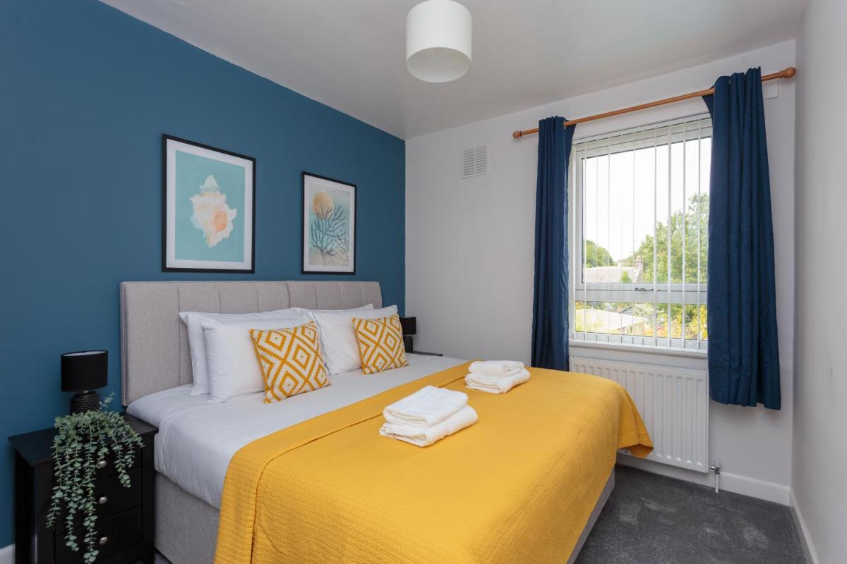 Lovely 2-bed upper villa in Kirkliston Edi Airport view 5