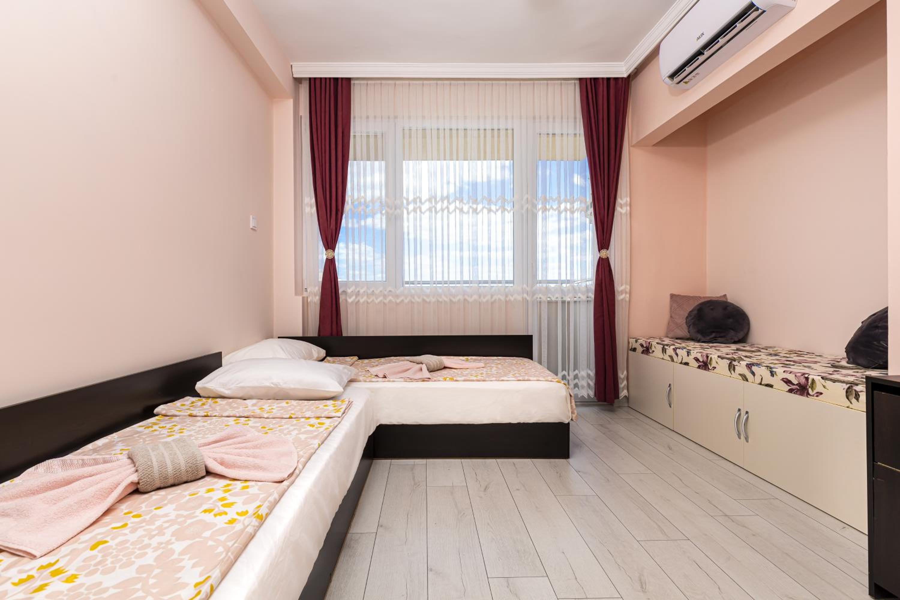 Bright Modern 2BD Apartment with Panoramic View by Flat Mаnager view 3